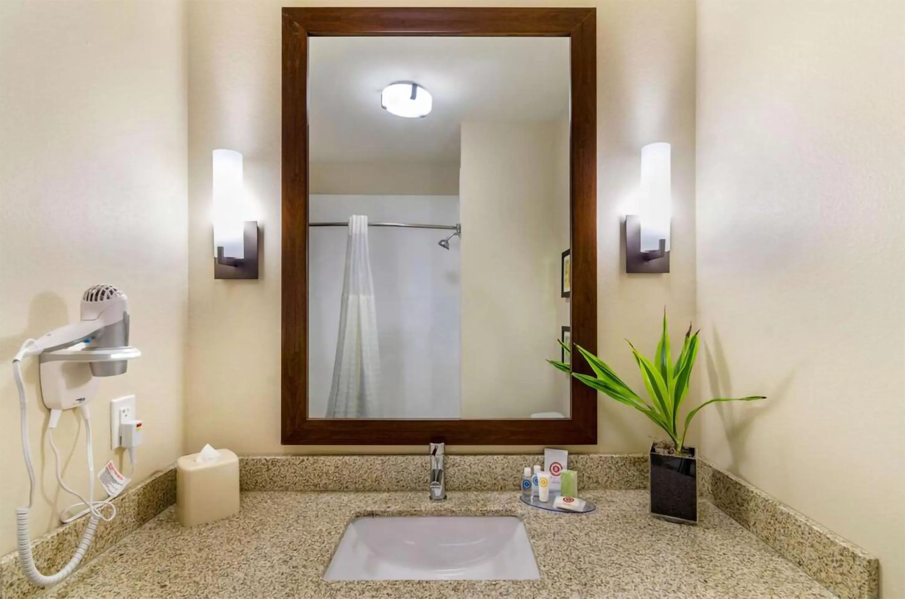 Bathroom in Comfort Inn & Suites Salina North