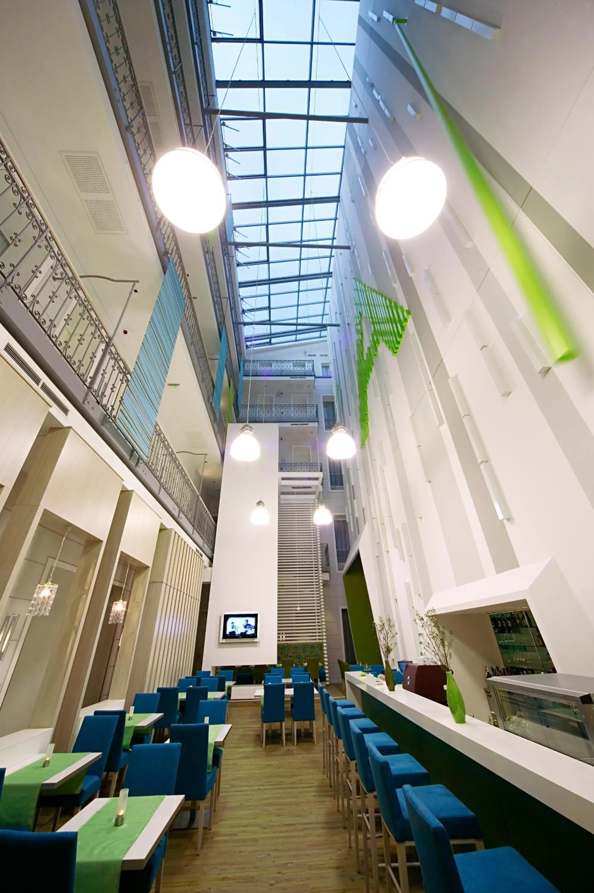 Restaurant/places to eat in Atrium Fashion Hotel