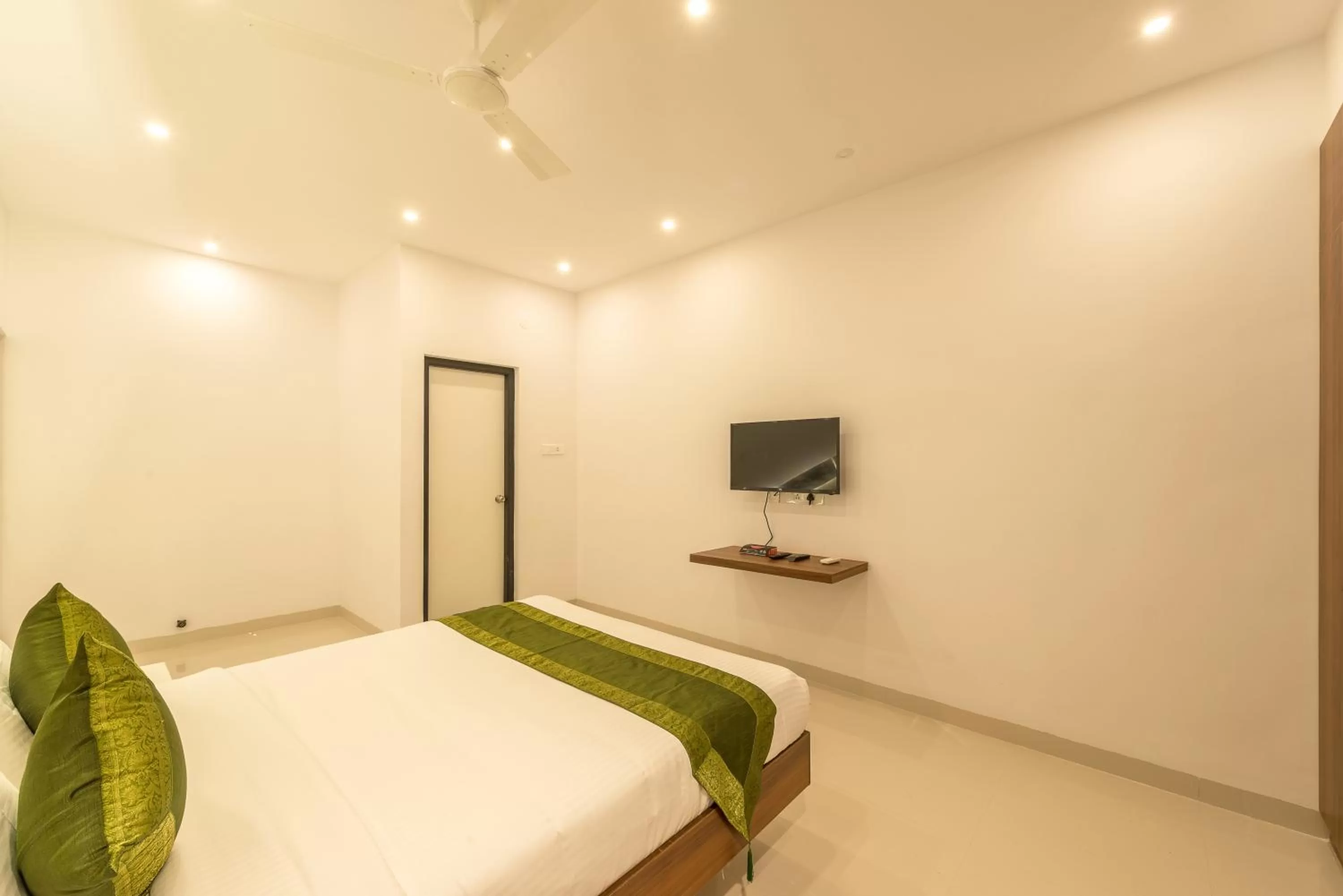 Bedroom, Bed in Treebo Premium Corner Stay