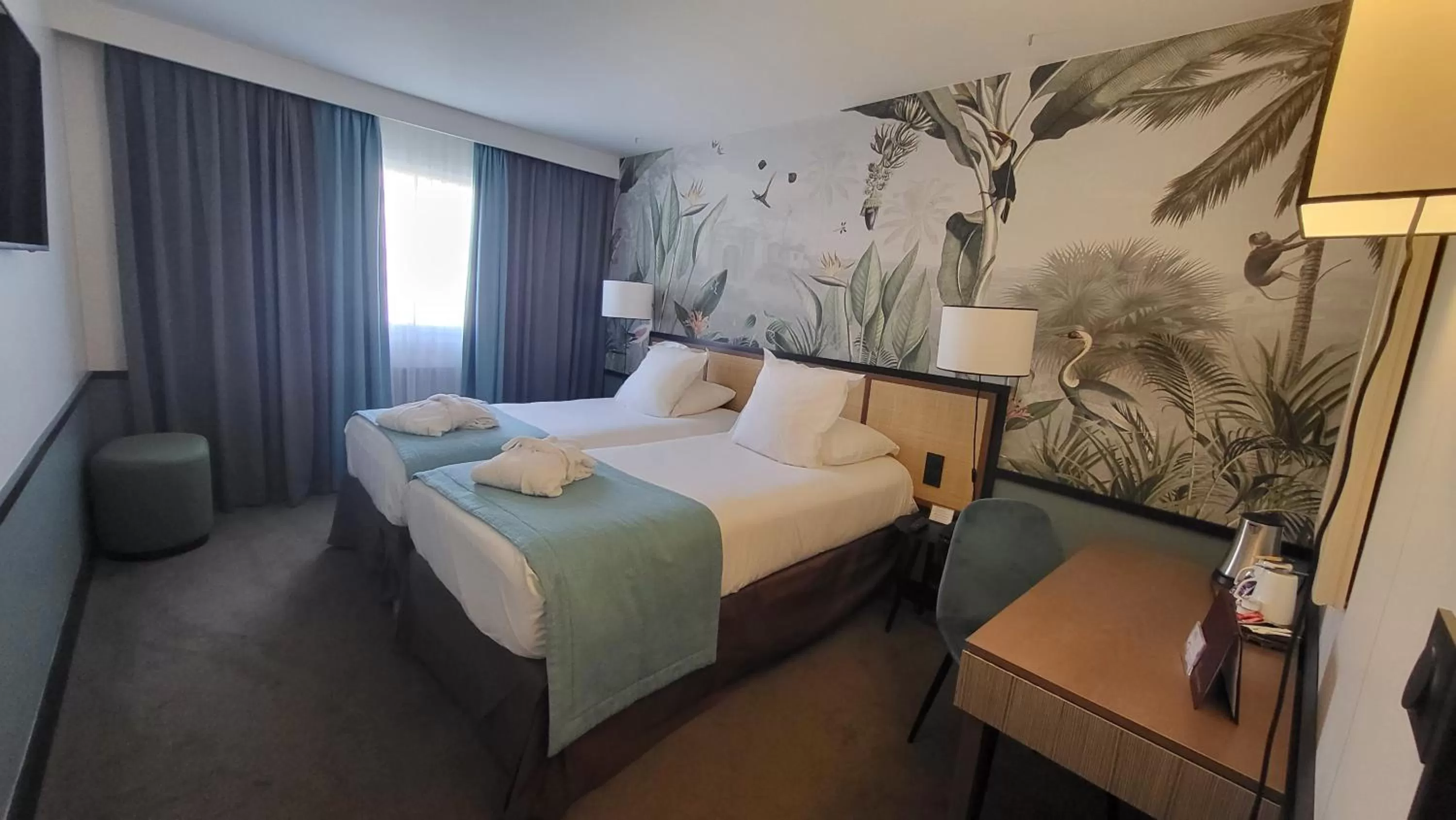 Bed in Hôtel Paris Neuilly