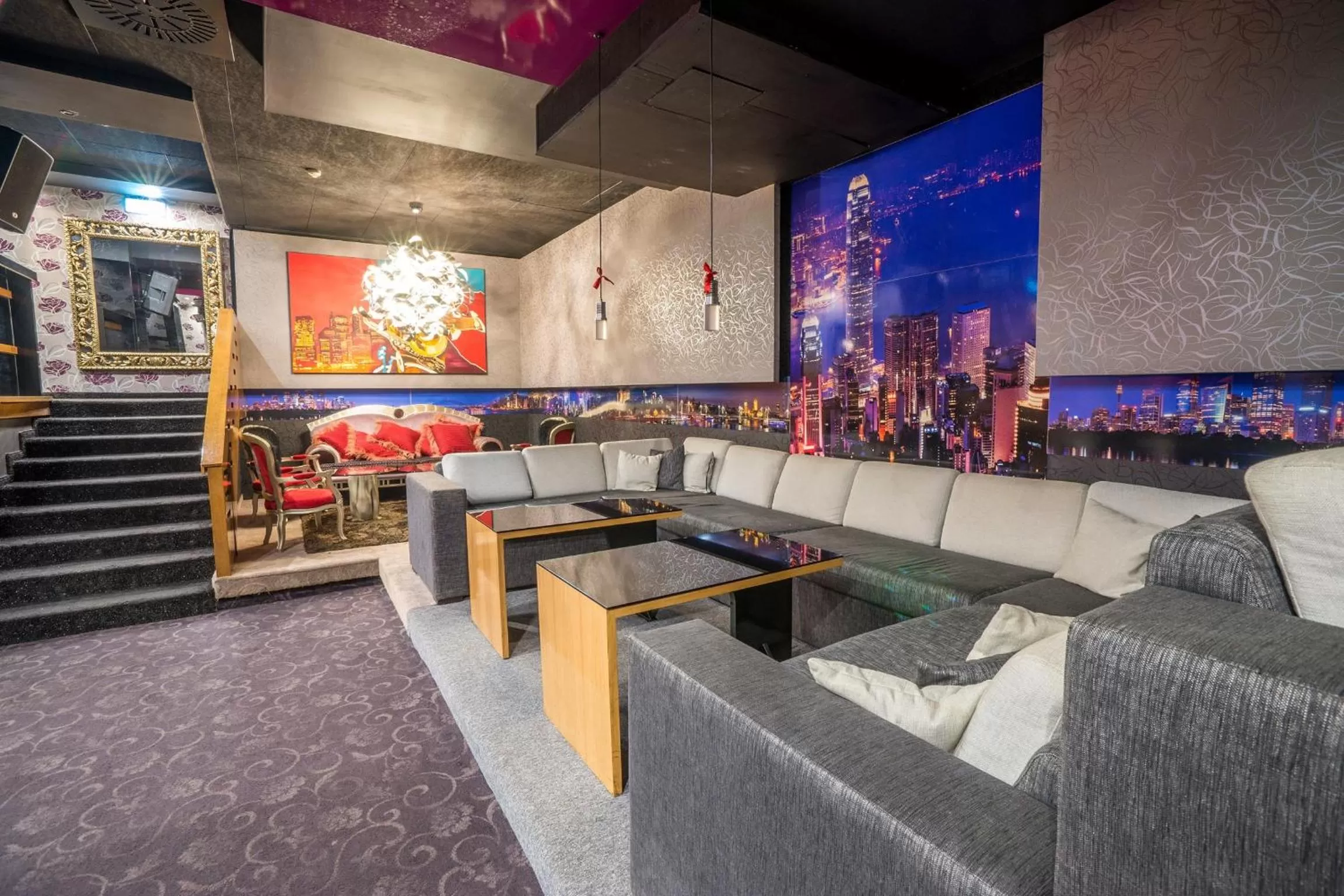 Lounge or bar in City Avenue Hotel