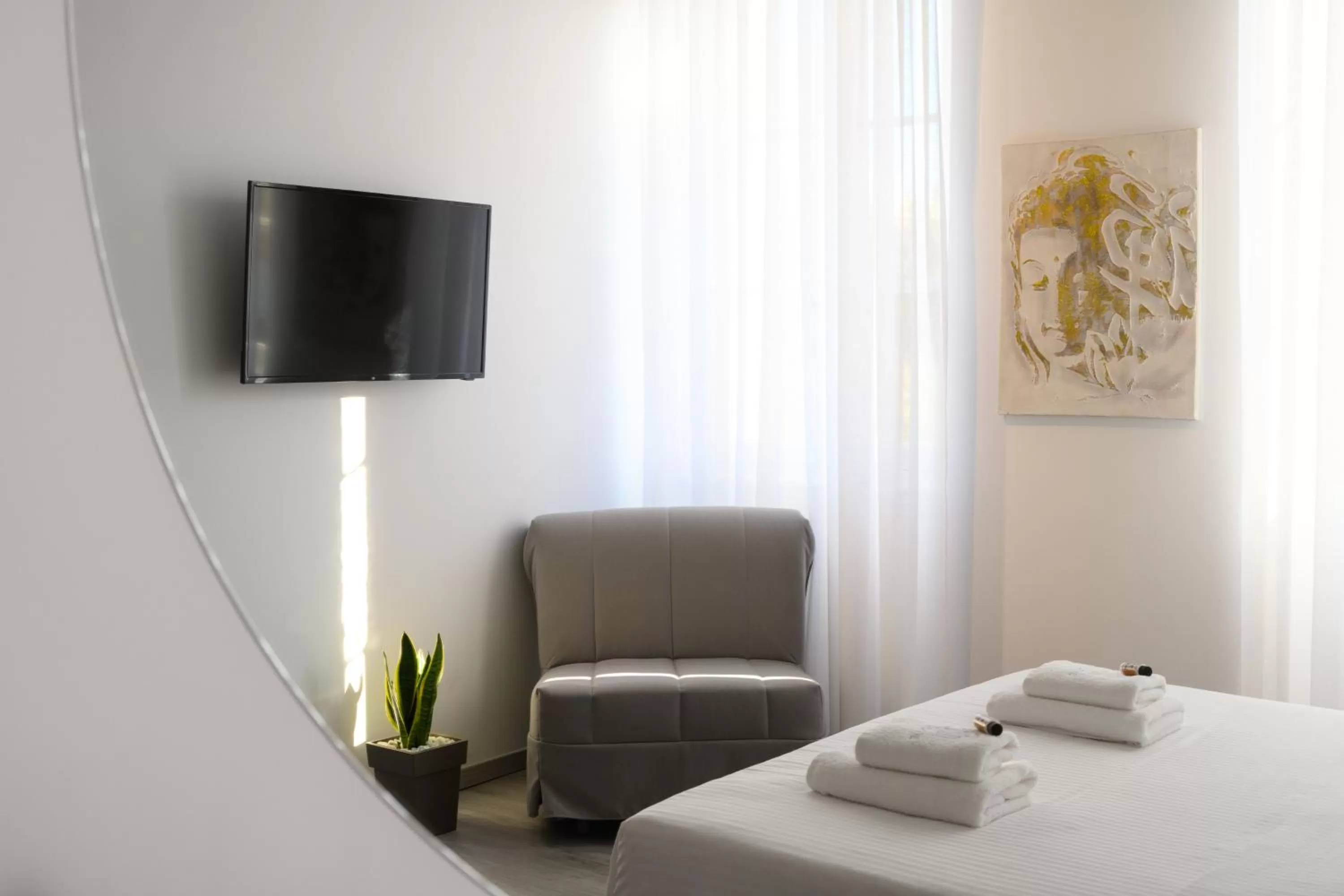 Bed, TV/Entertainment Center in AMALPHI Corfu City Living