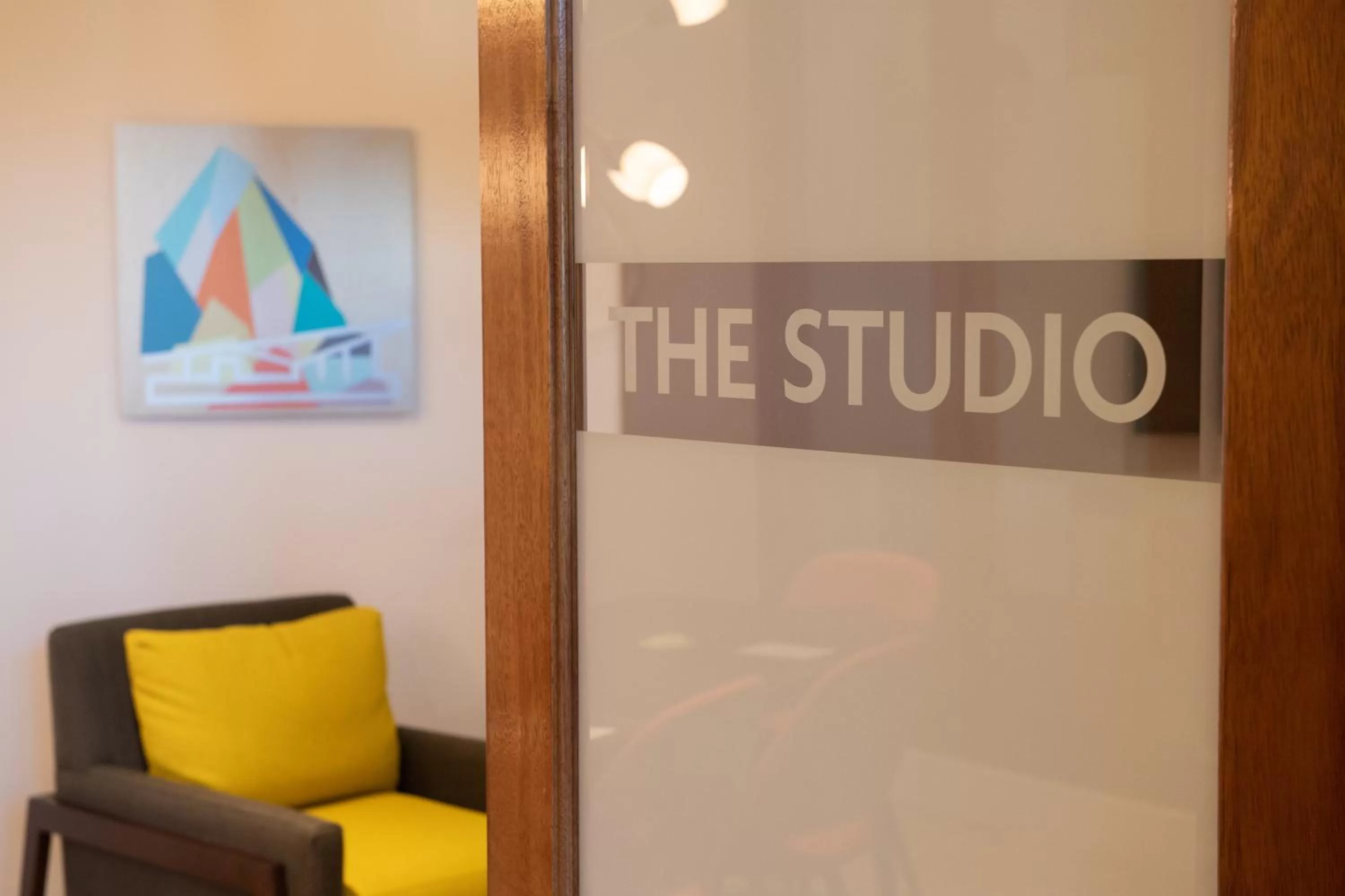 Meeting/conference room in Crowne Plaza Cabana Hotel by IHG