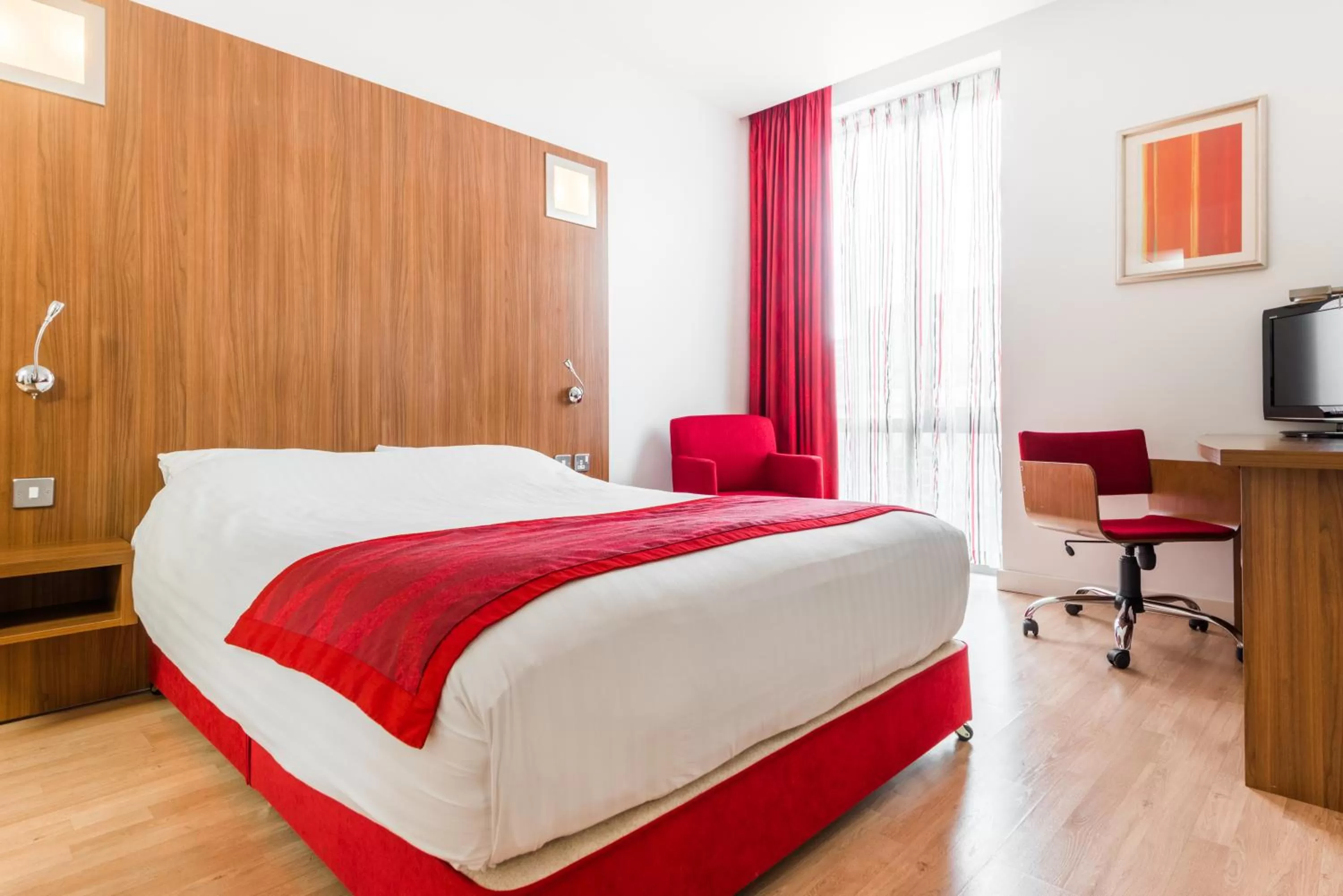 Bed in Ramada Encore Leicester City Centre