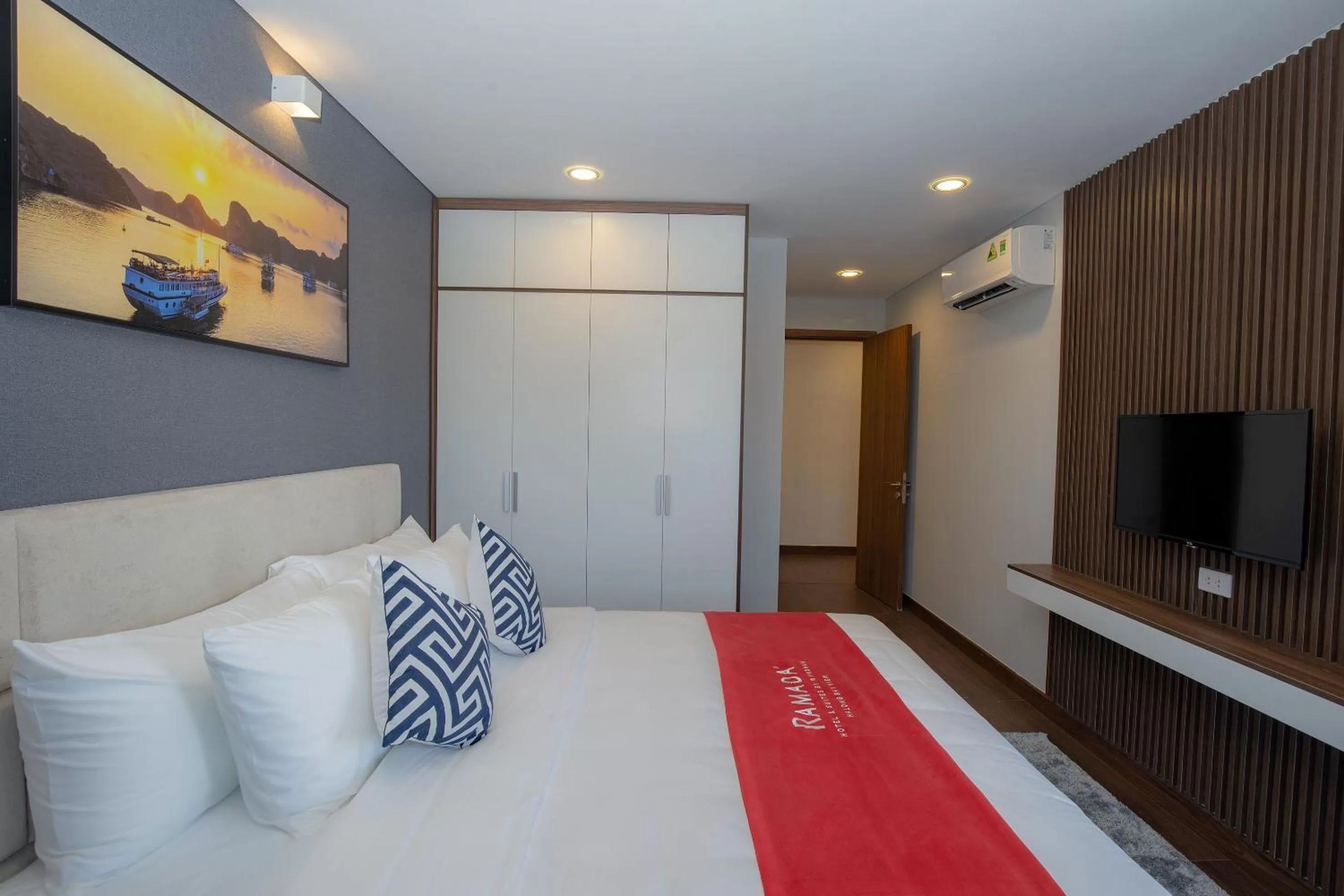 Bed in Ramada Hotel & Suites by Wyndham Halong Bay View