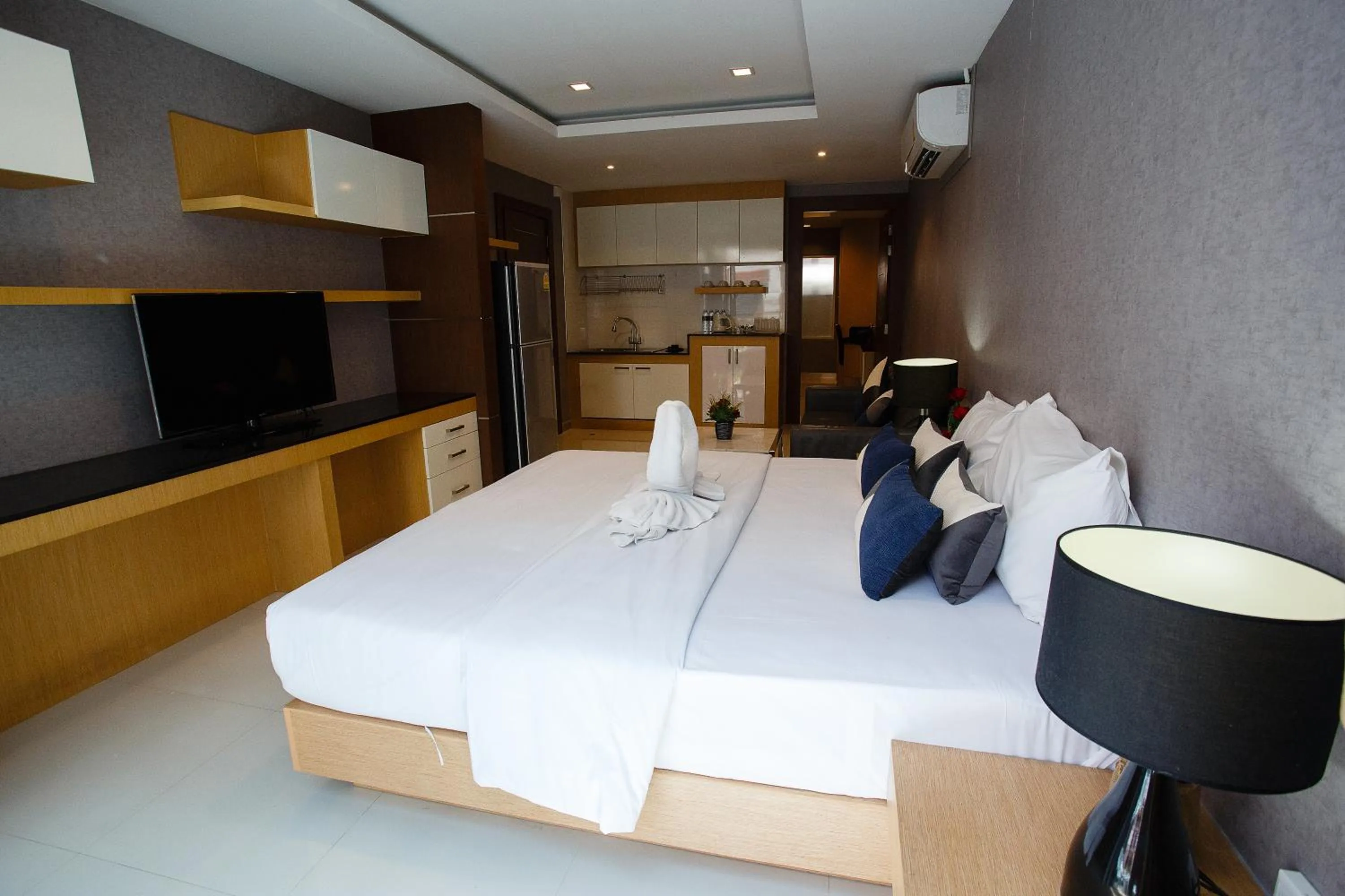 Bed in Platinum Hotel and Apartments