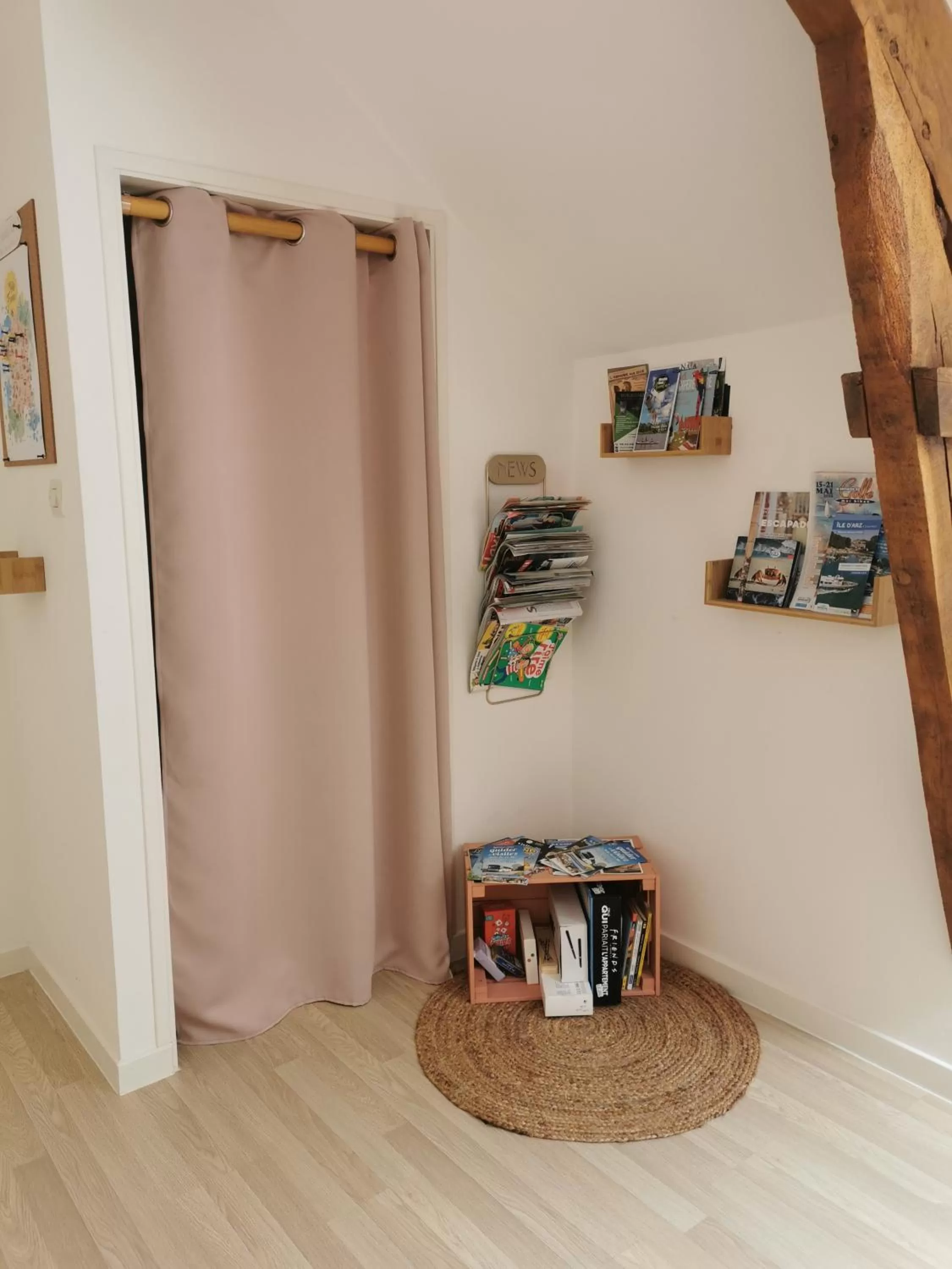 Library, Seating Area in Les lits de l'Arz