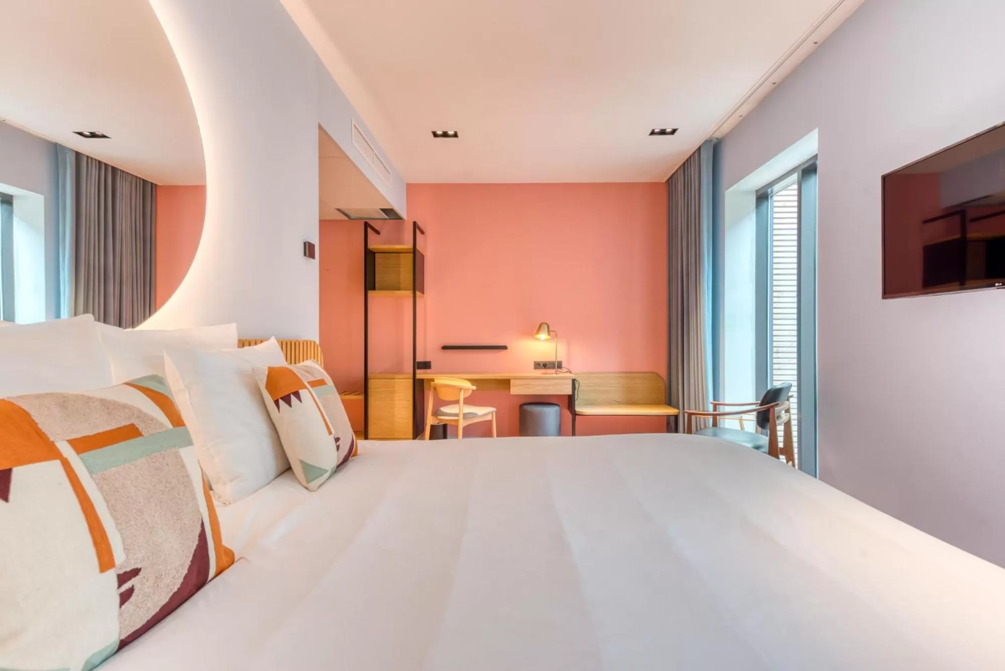 Photo of the whole room, Bed in Mah Hotel