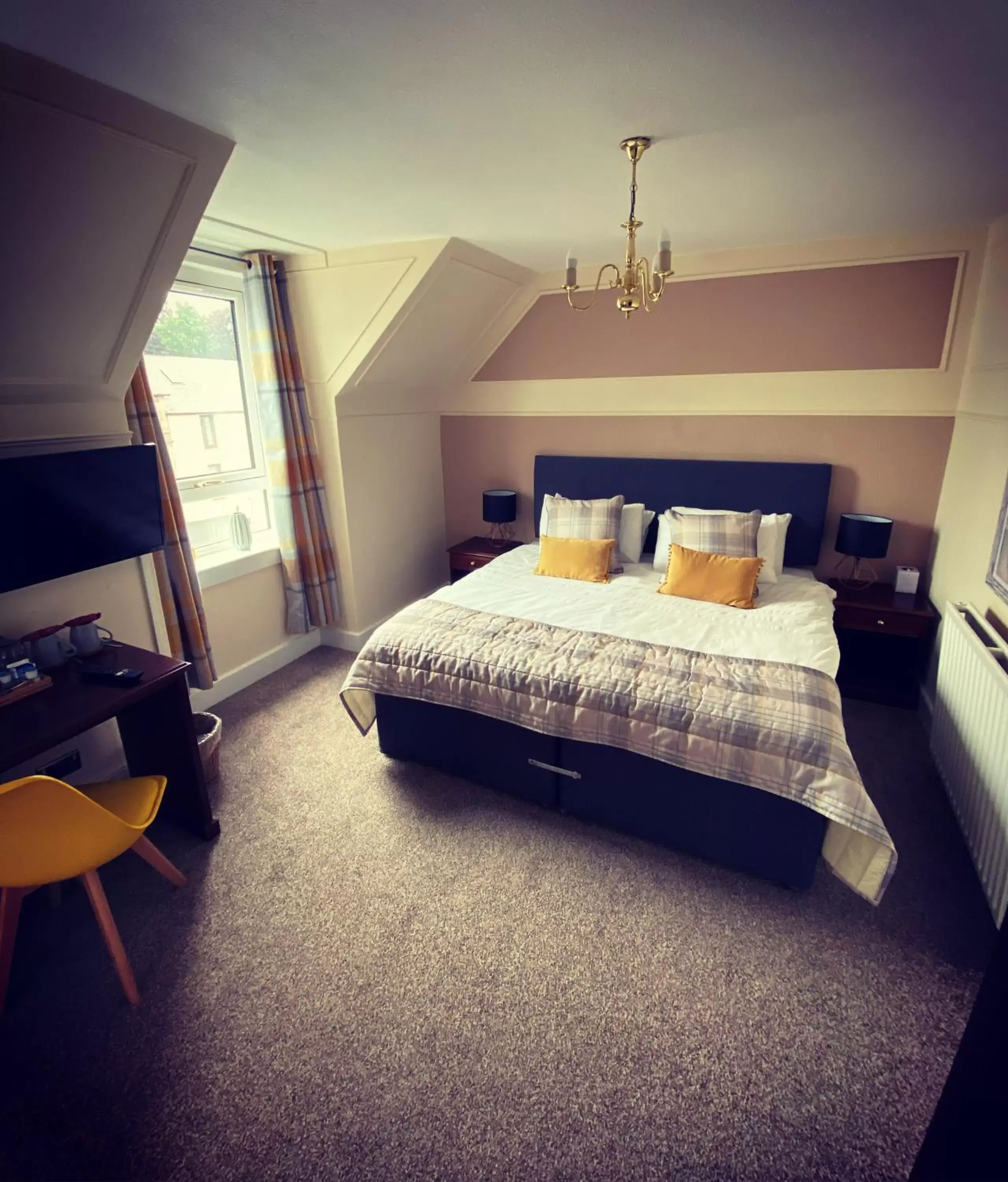 Double Room with Private Bathroom in The Glendevon Hotel Double Room with Private Bathroom in The Glendevon Hotel