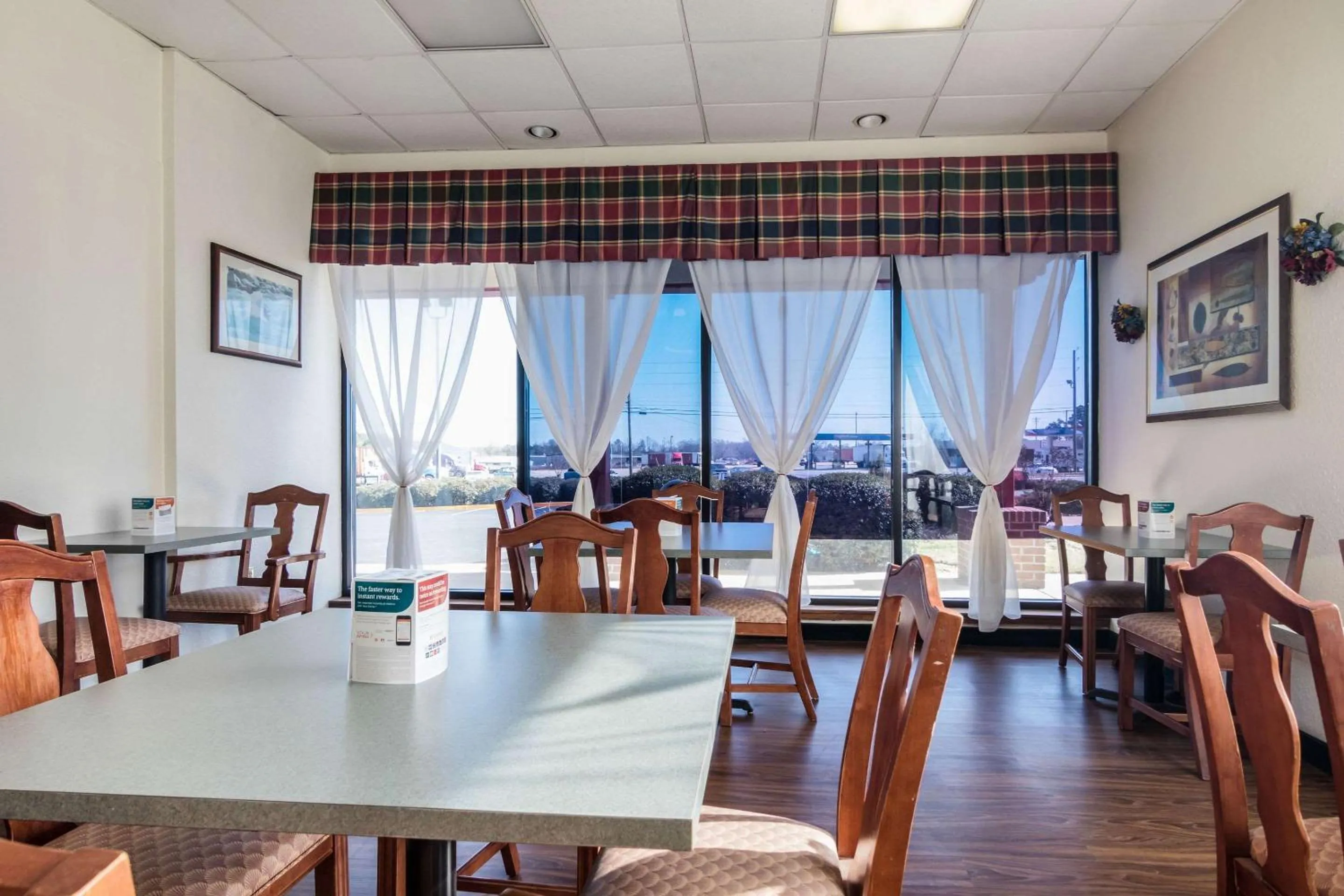 Restaurant/places to eat in Econo Lodge Inn & Suites Conference Center Dublin