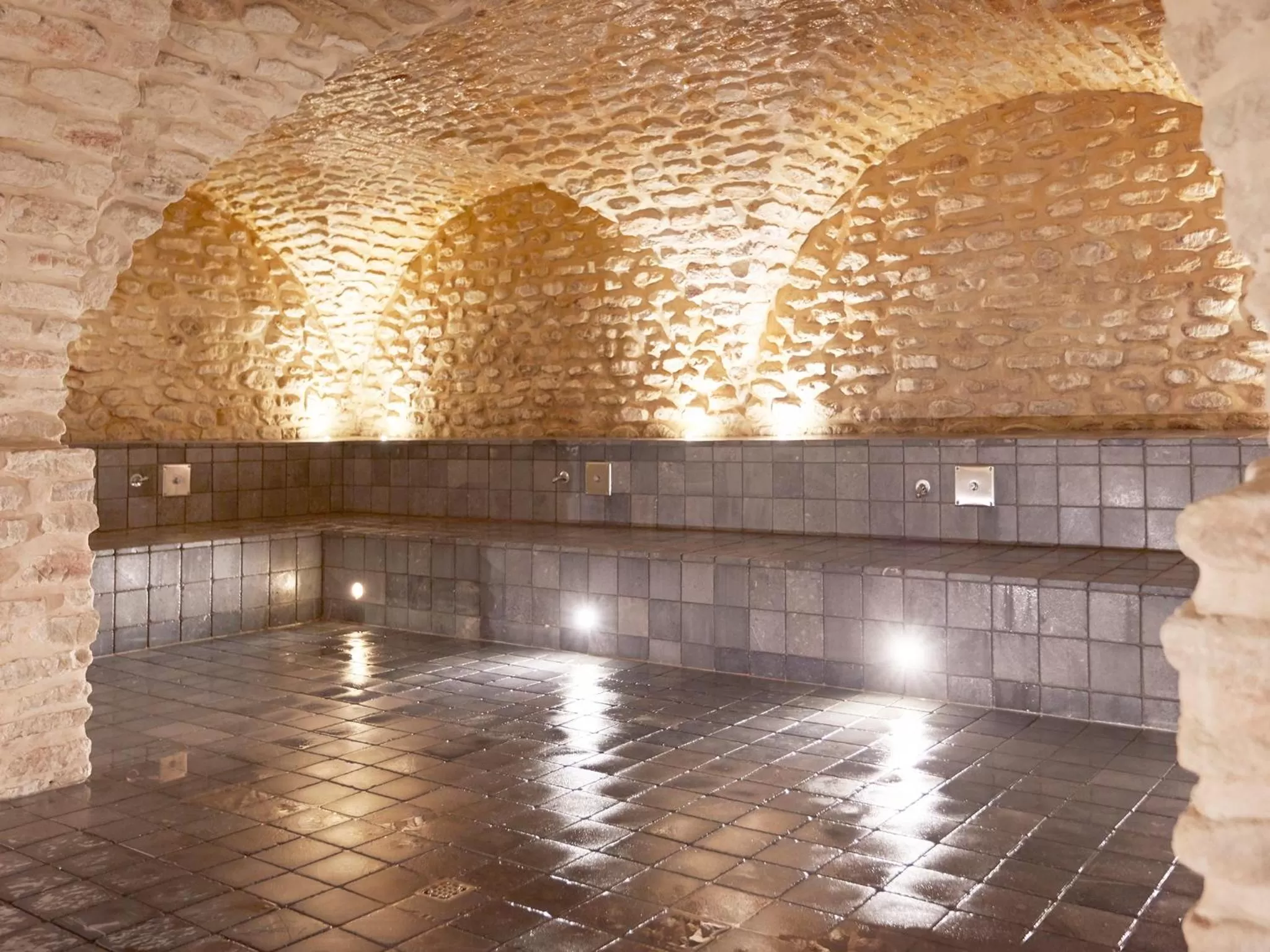 Steam room, Swimming Pool in Thermae Boetfort Hotel