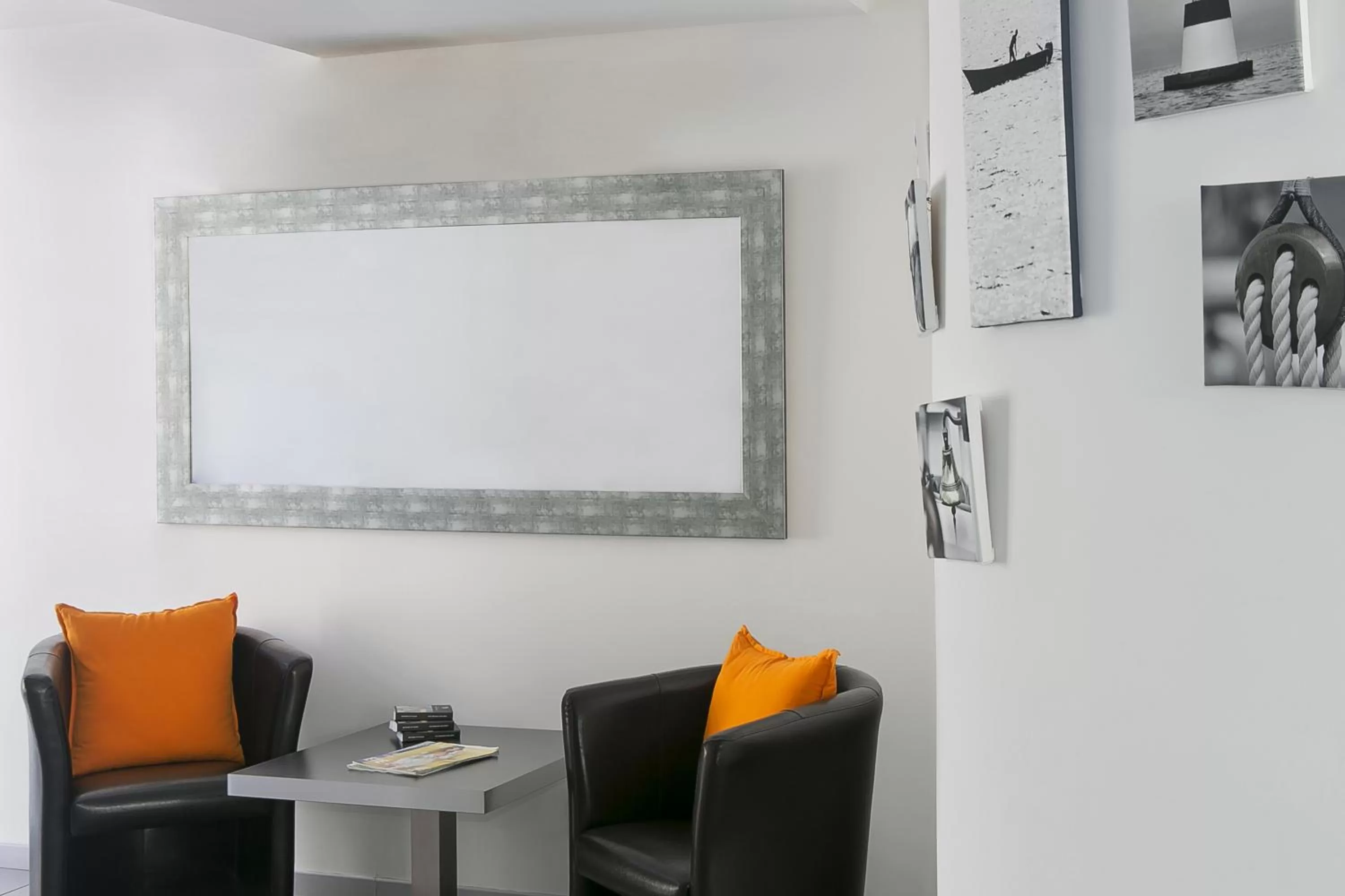 Seating area in Best Western Hôtel des Thermes - Balaruc les Bains Sète