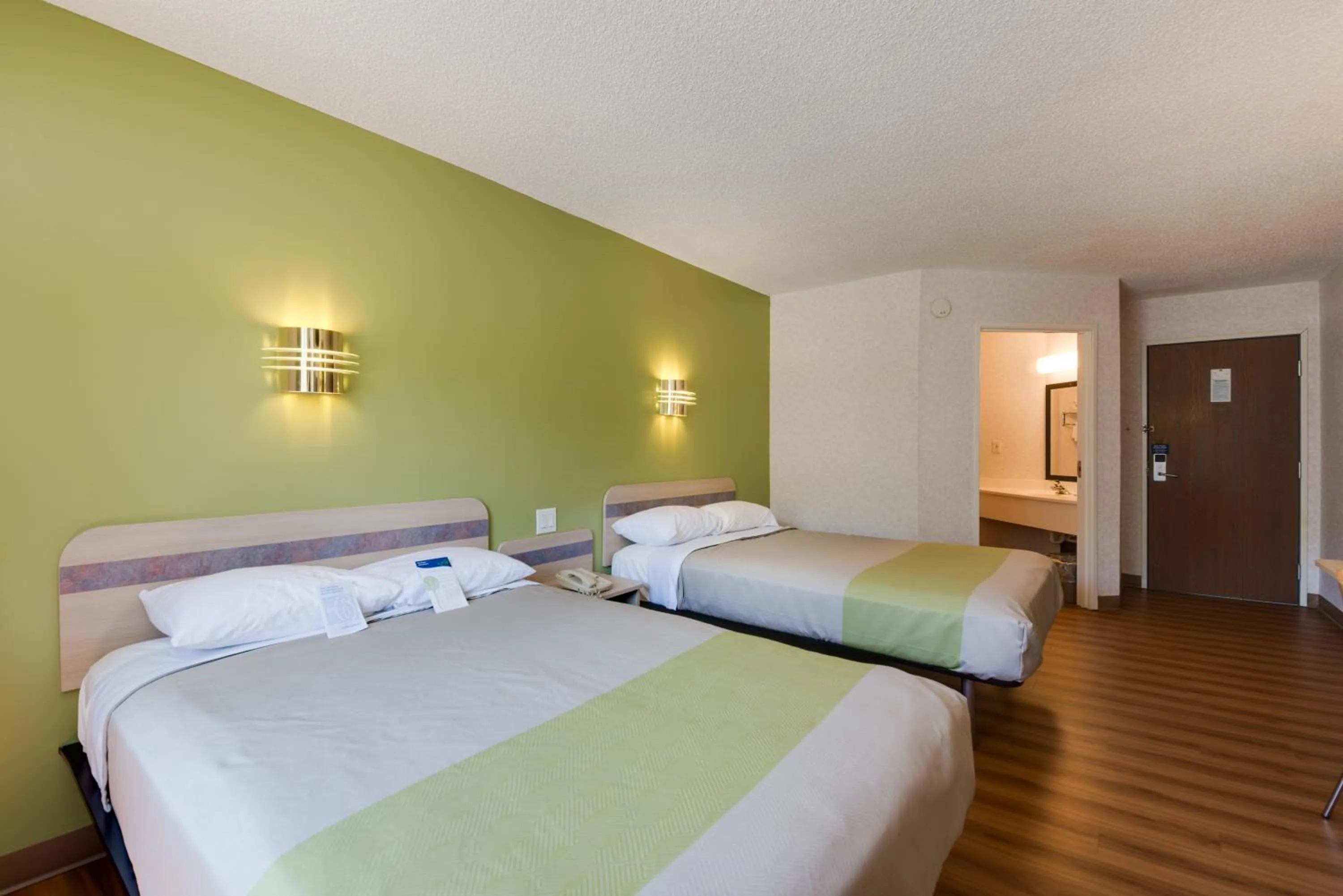 Bedroom, Bed in Motel 6-Statesville, NC