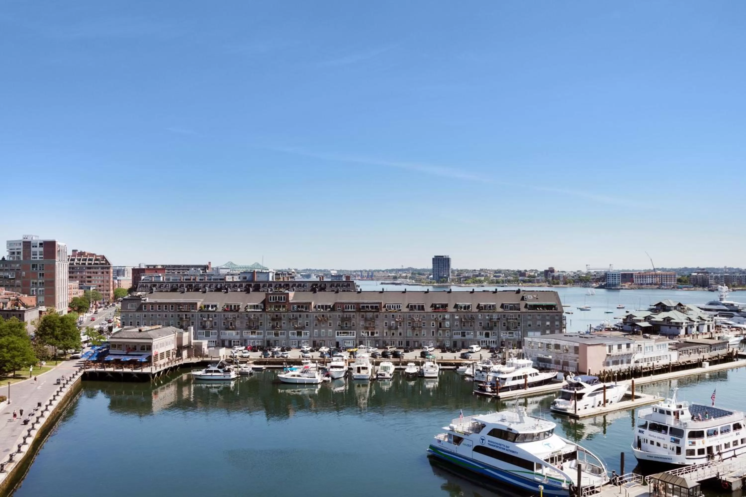 Photo of the whole room in Boston Marriott Long Wharf