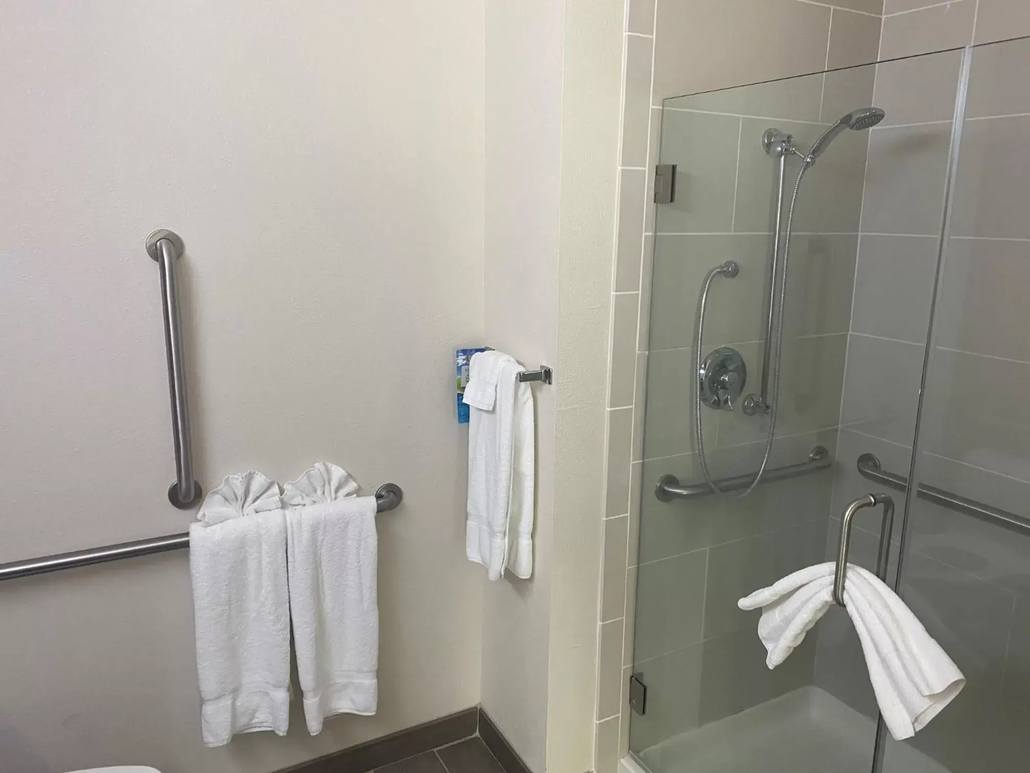 One-Bedroom Suite with Two Queen Beds - Mobility Access/Non-Smoking in Baymont by Wyndham Hobbs One-Bedroom Suite with Two Queen Beds - Mobility Access/Non-Smoking in Baymont by Wyndham Hobbs