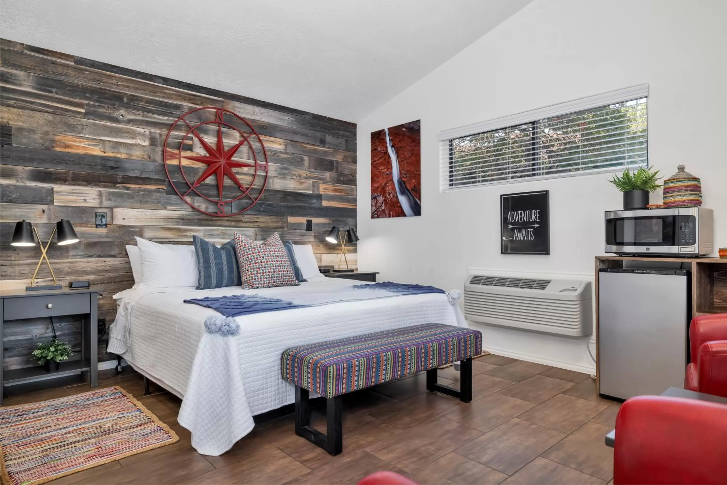 Photo of the whole room, Bed in Red Rock Inn Cottages