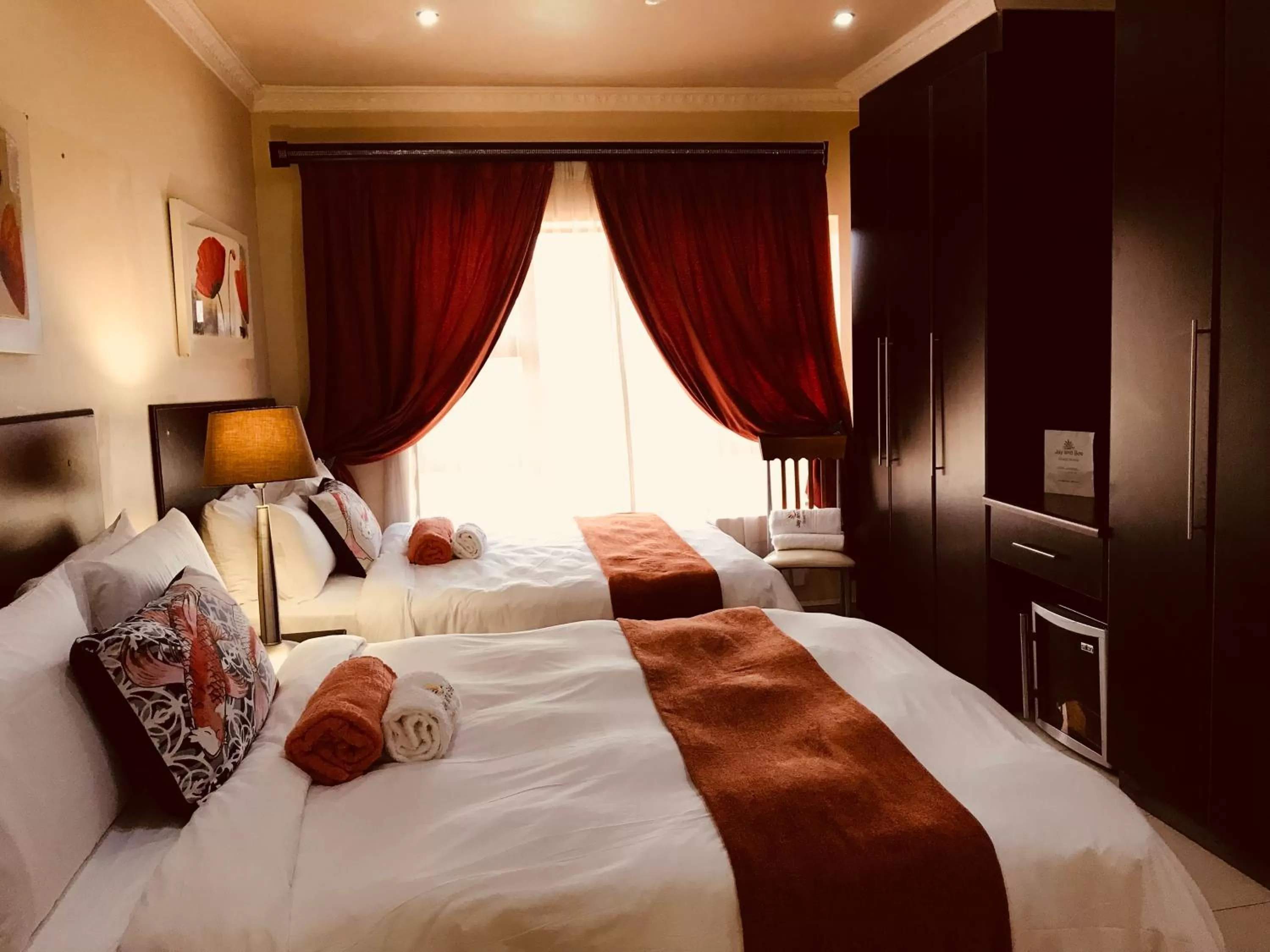 Bed in Jay and Bee Guesthouse