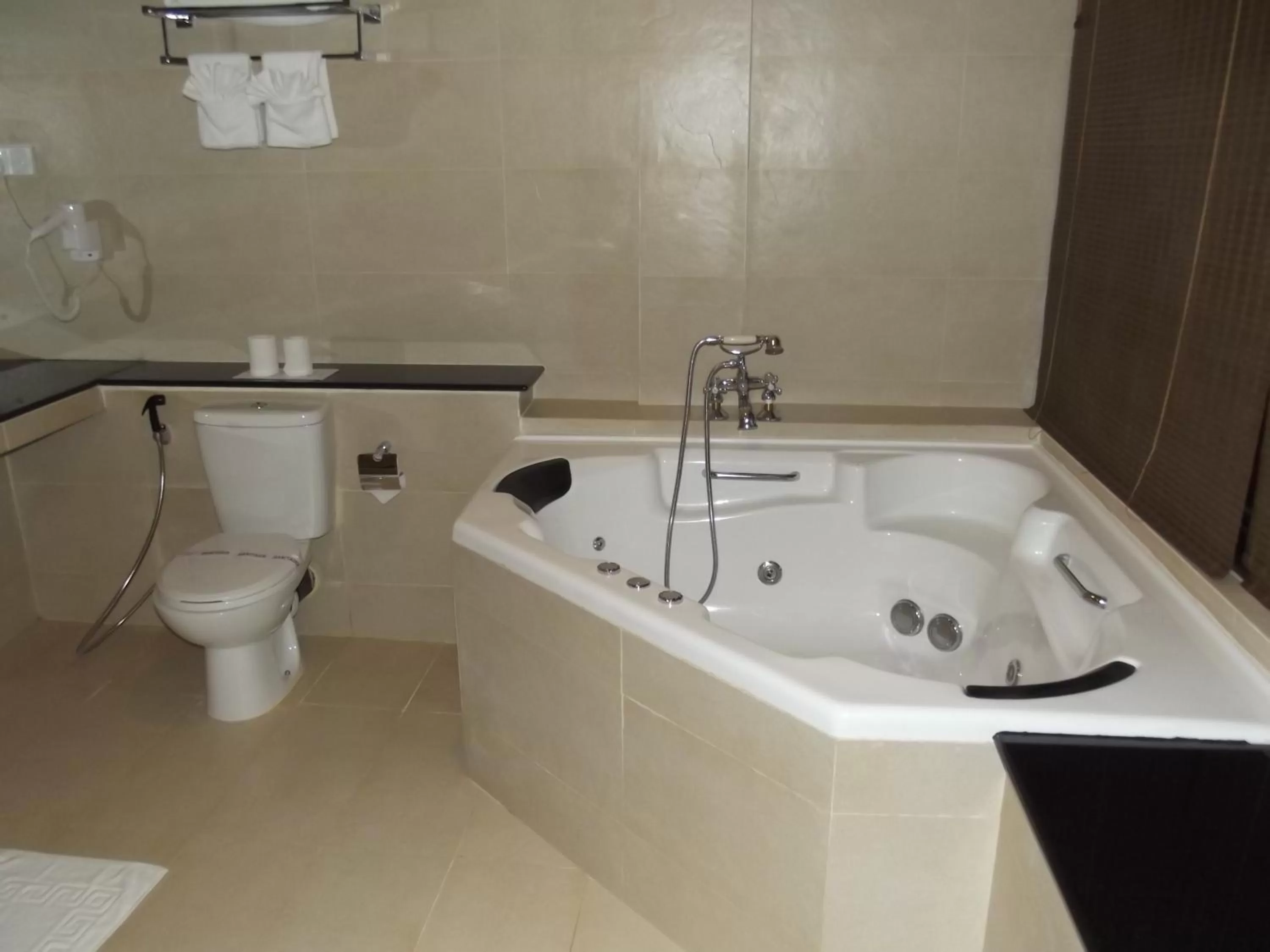 Bathroom in Kandy The Tourmaline