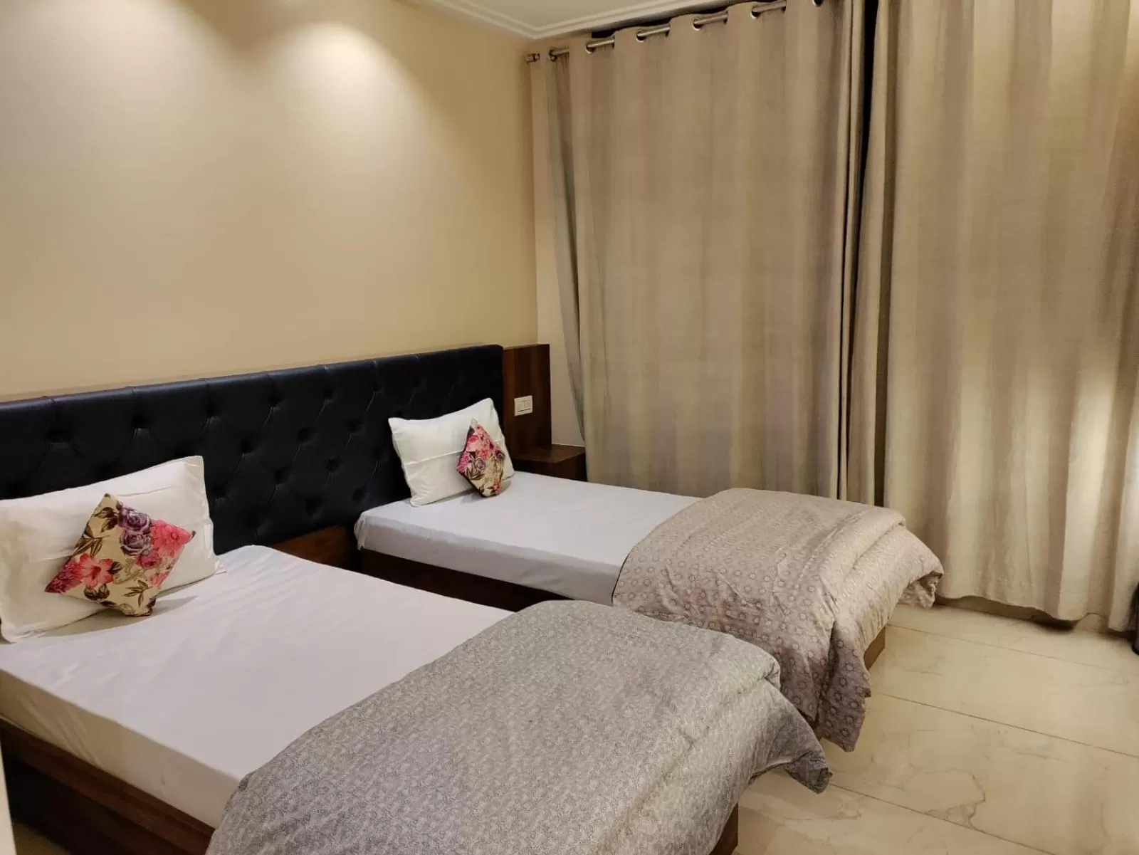 Photo of the whole room, Bed in Hotel Luxuria