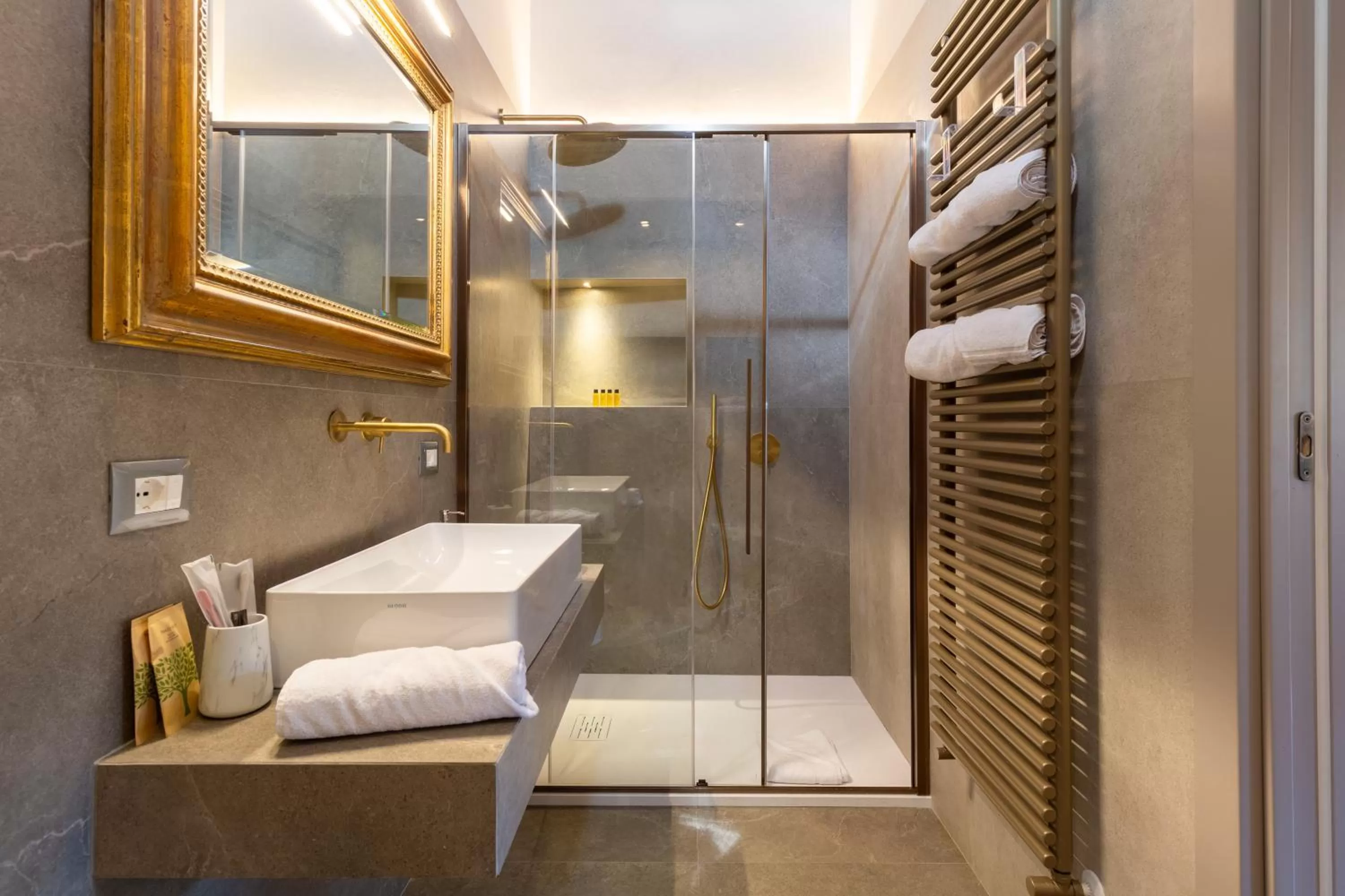Bathroom in Dimora Le Torri - Boutique Luxury Suites in Florence Historic Centre - Adults Only