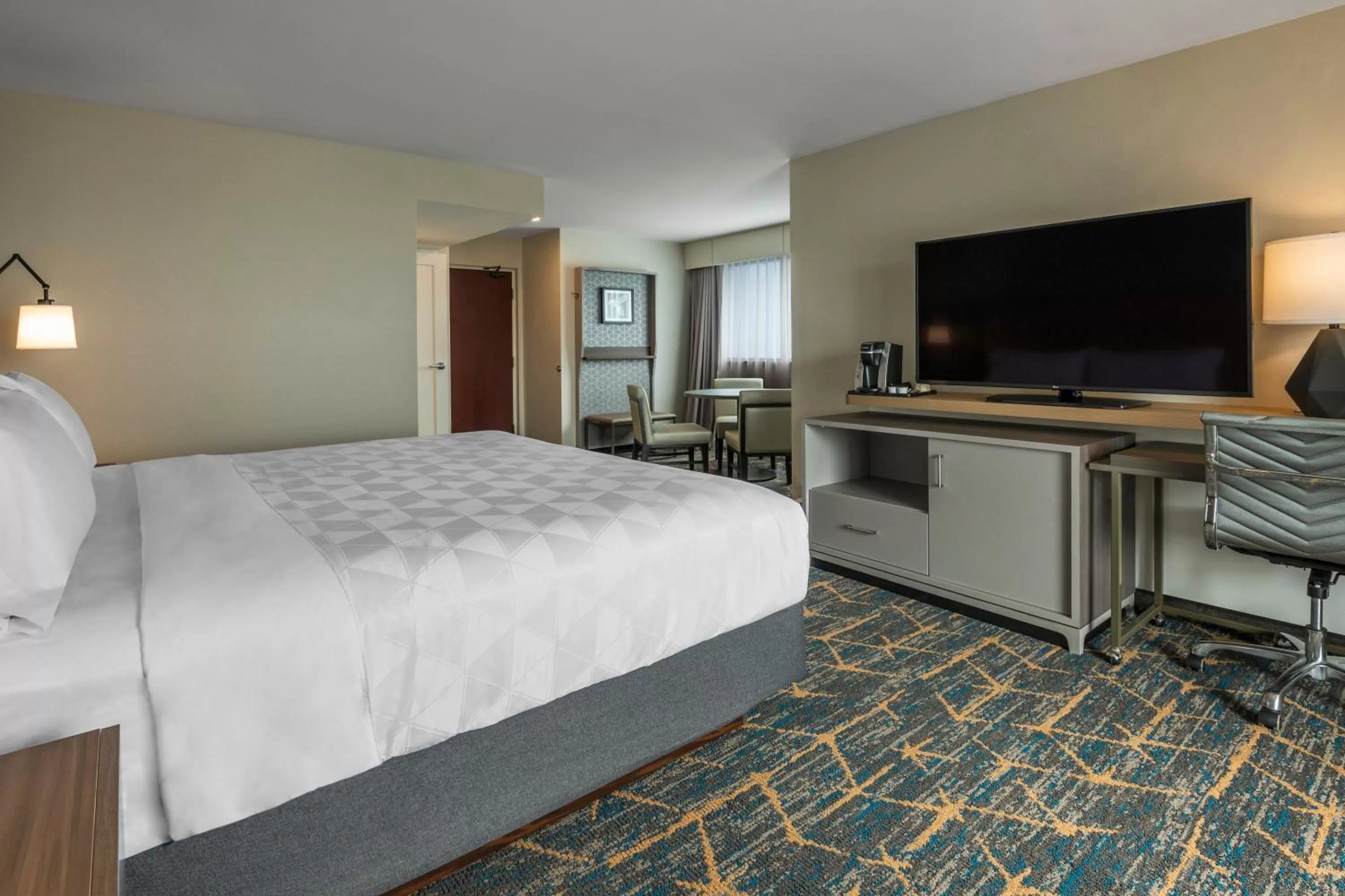 Photo of the whole room, Bed in Holiday Inn Kingston - Waterfront by IHG