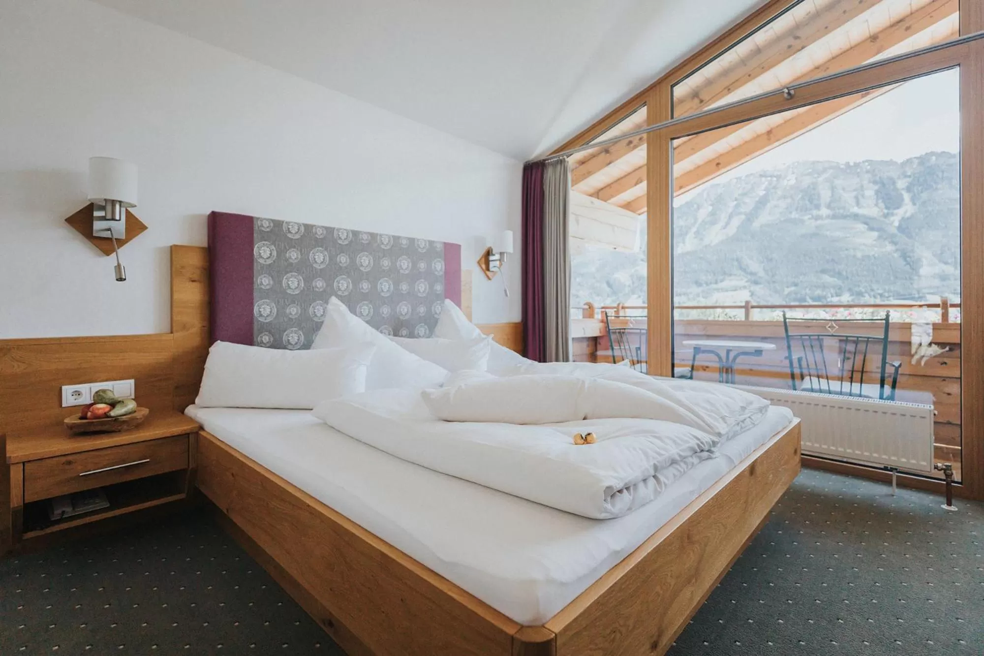 Mountain view, Bed in Hotel Silberfux