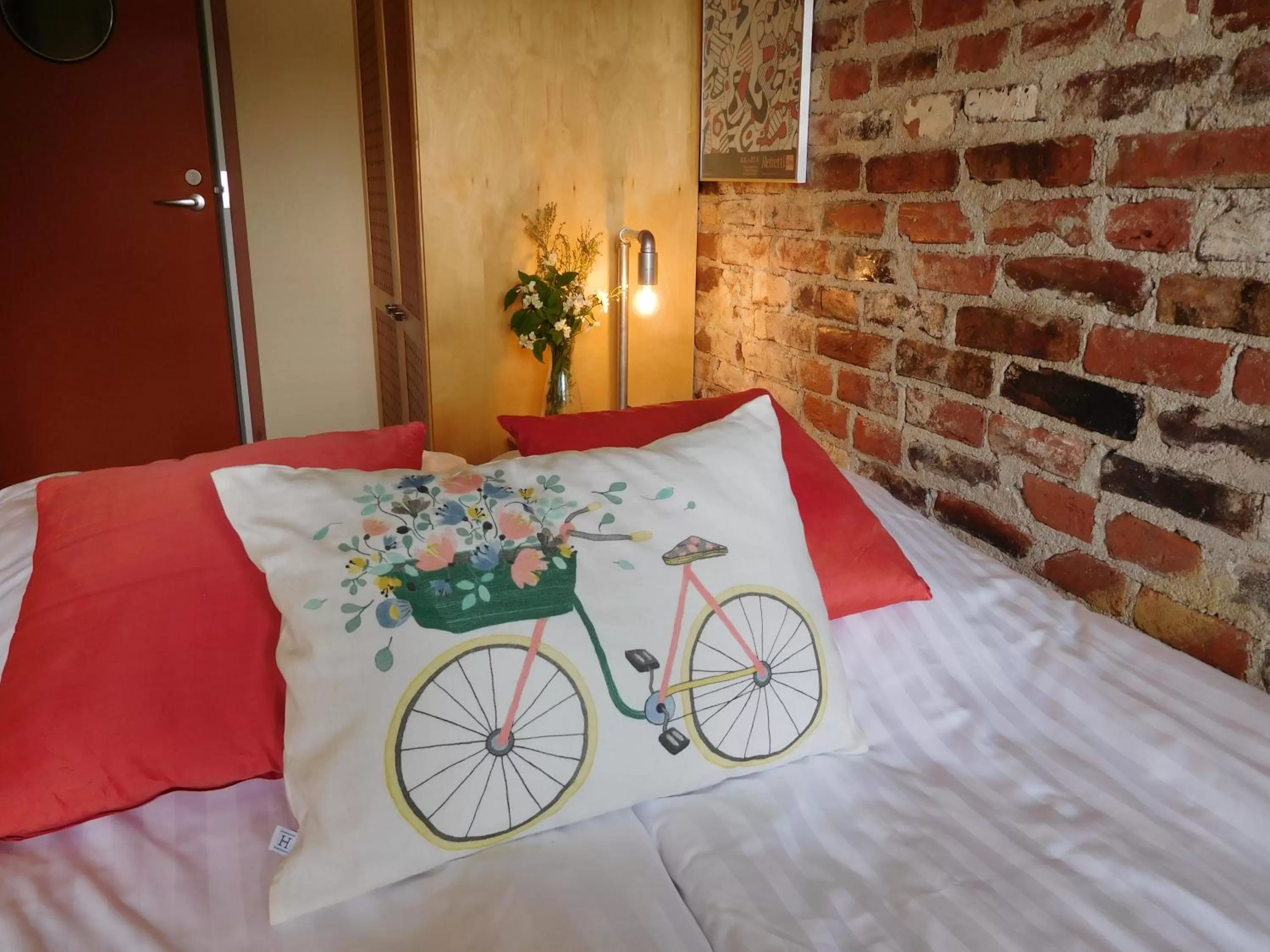 Decorative detail, Bed in Lossiranta Lodge