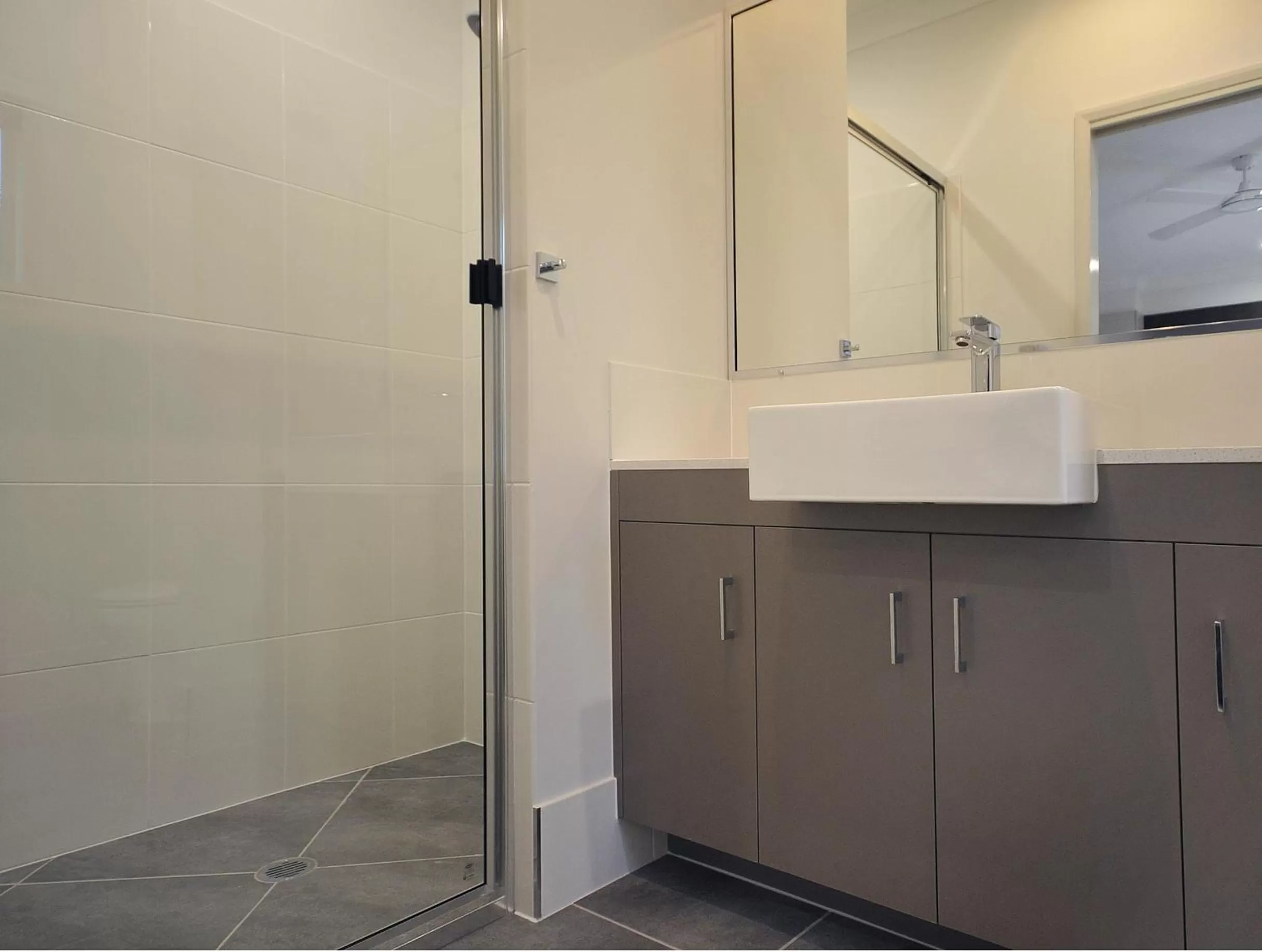 Shower in Northpoint Motel Apartments