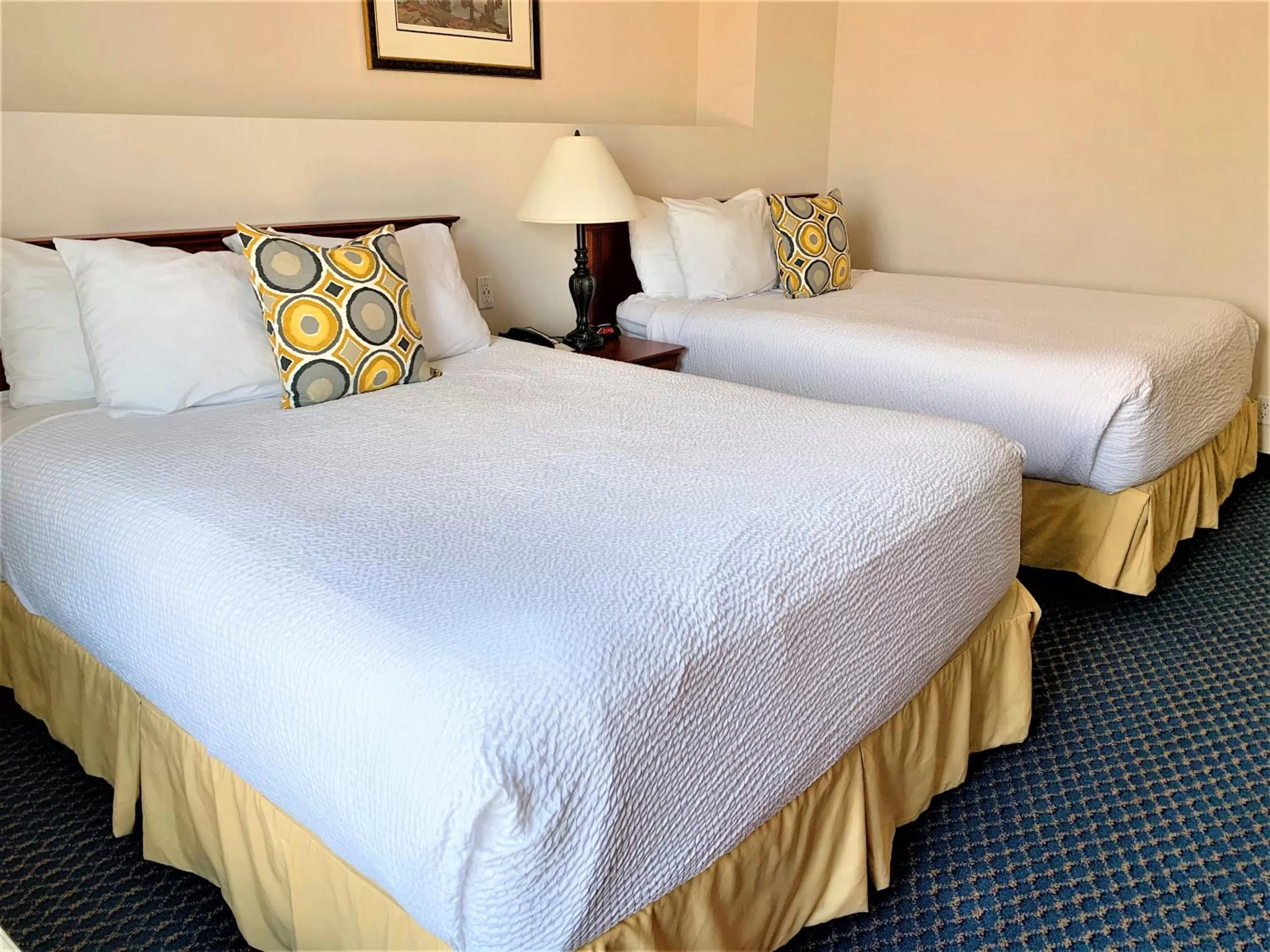 Bed in Days Inn by Wyndham Niagara Falls Centre St By the Falls