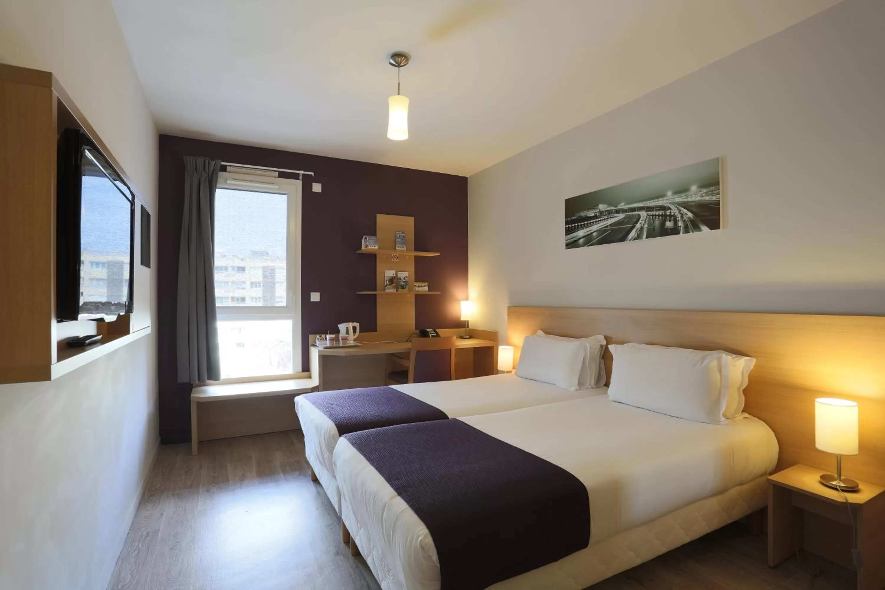 Bedroom, Bed in EastLodge Lyon Est Eurexpo