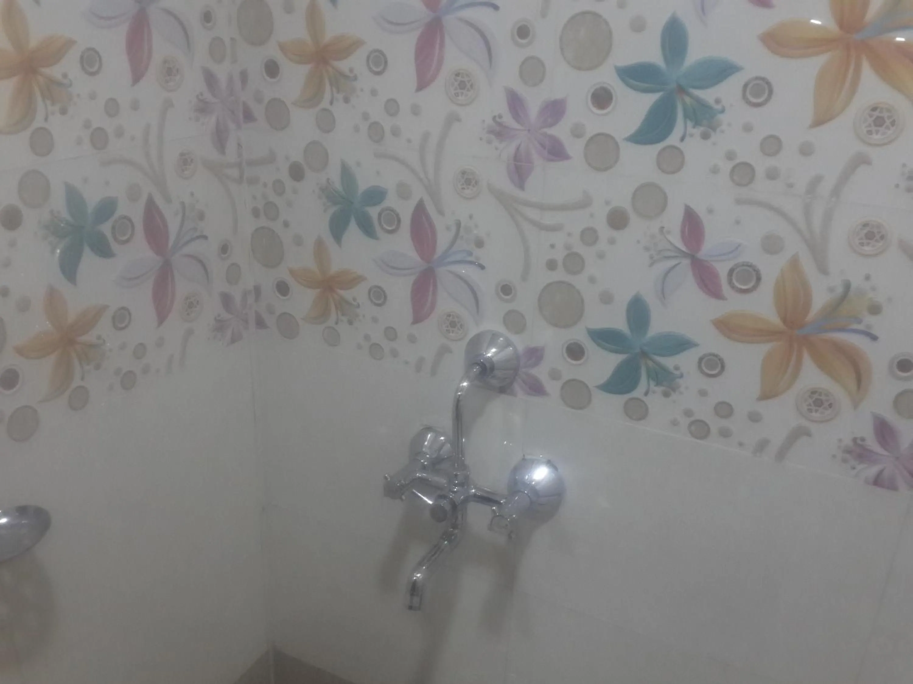 Bathroom in Hotel Holiday Era Opposite Railway Station