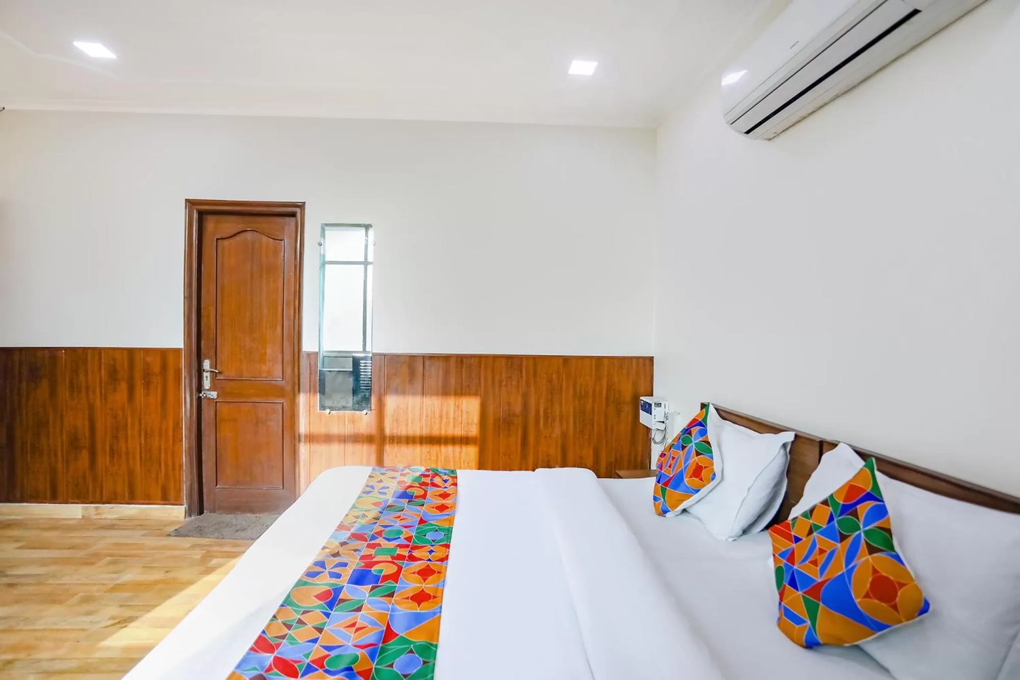 Bed in FabHotel Hexa Ghaziabad