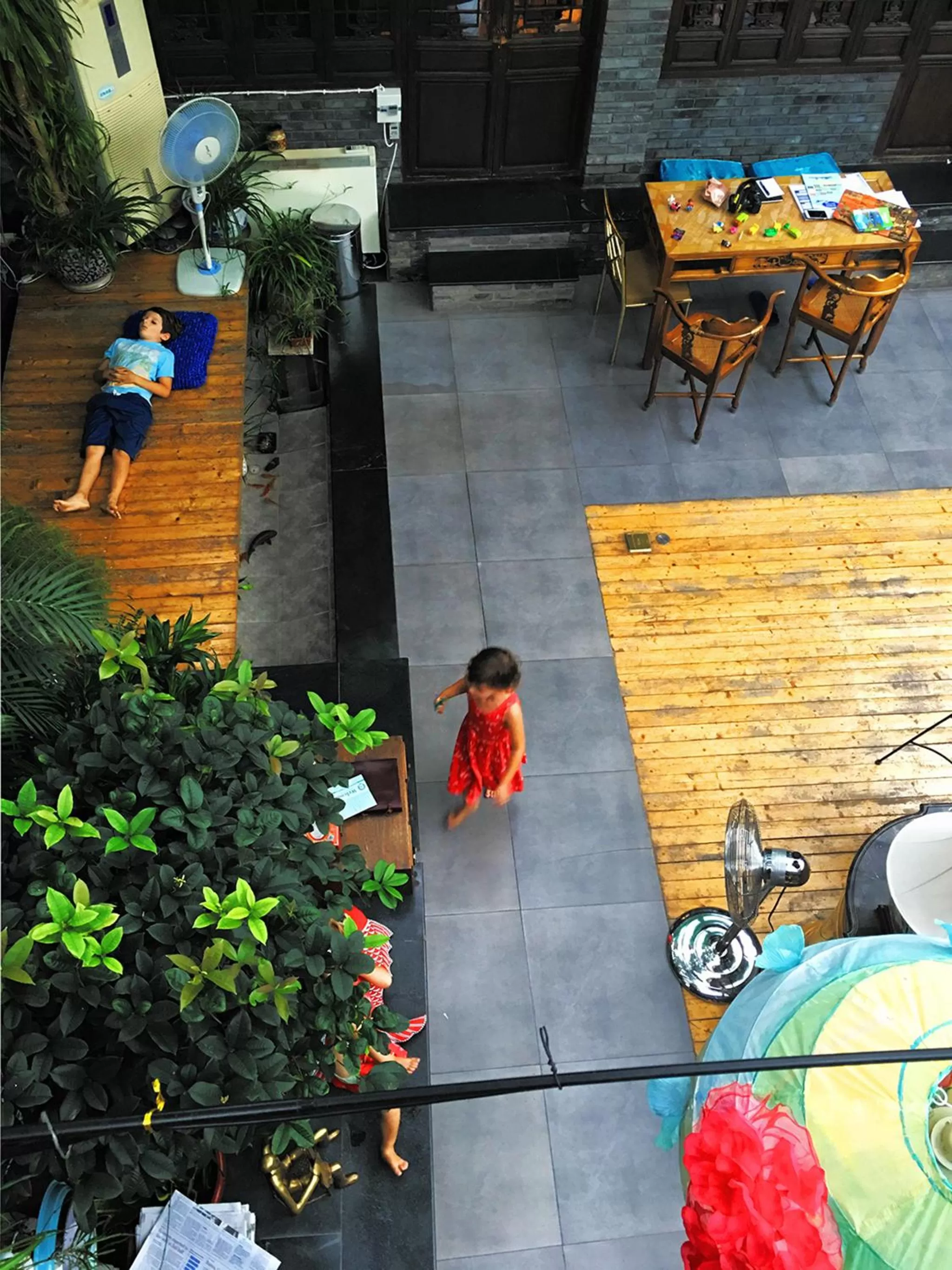 Lounge or bar, Children in Kelly‘s Courtyard Hotel