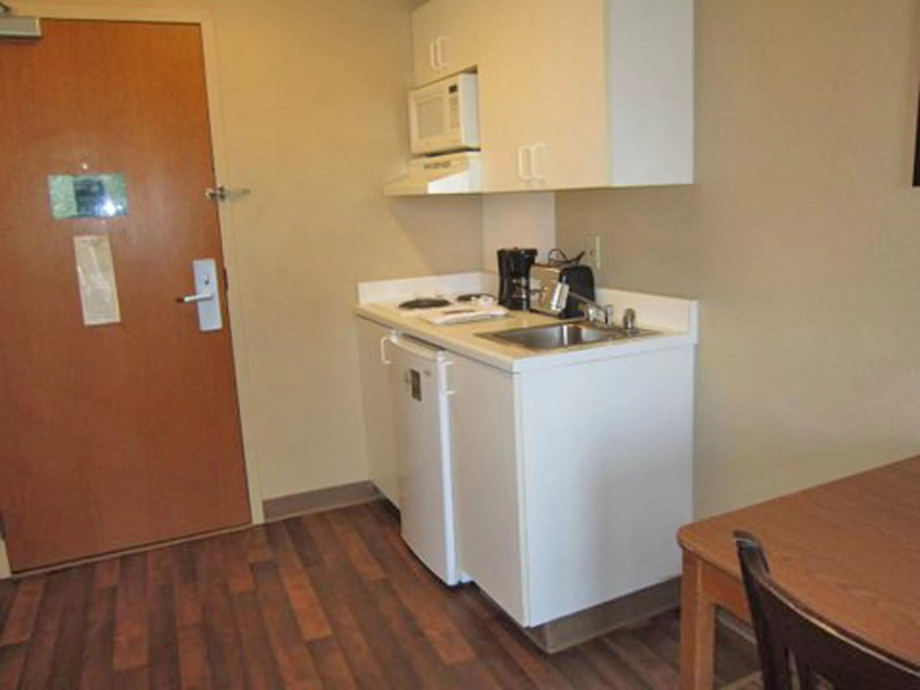 Kitchen or kitchenette in Extended Stay America Suites - Cincinnati - Blue Ash - Kenwood Road