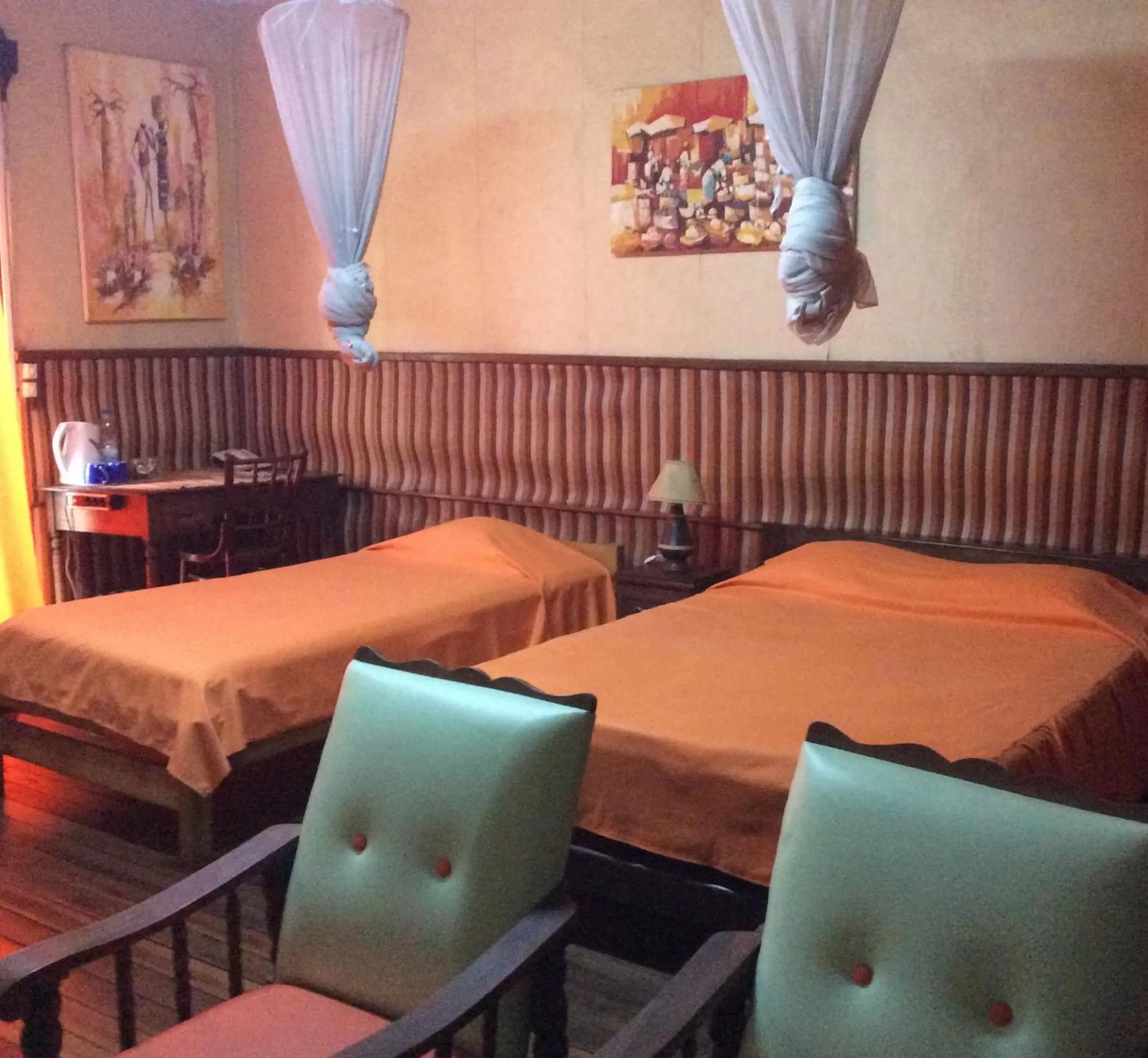 Bed, Restaurant/Places to Eat in TANA-JACARANDA