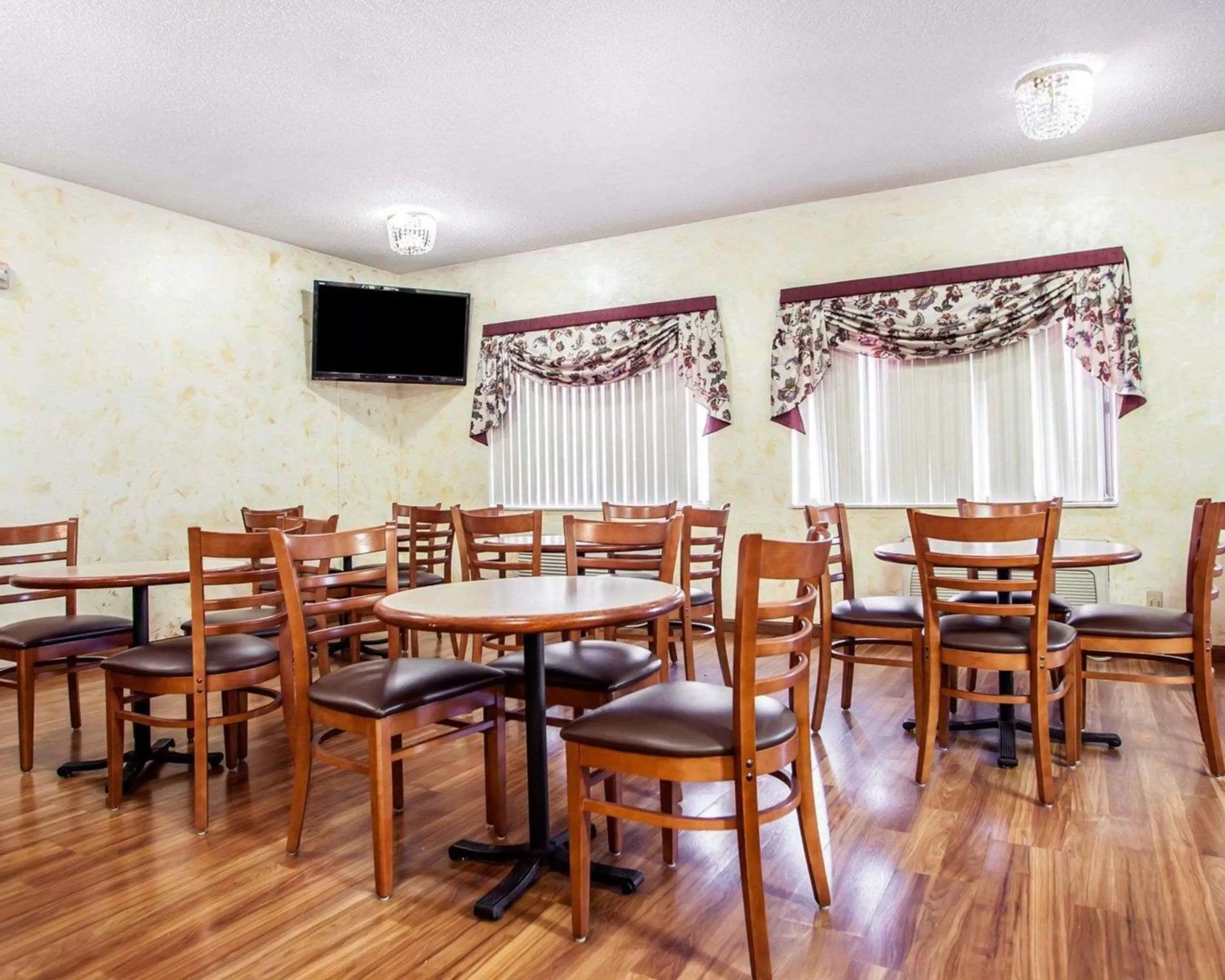 Restaurant/places to eat in Quality Inn & Suites Champaign North - Urbana