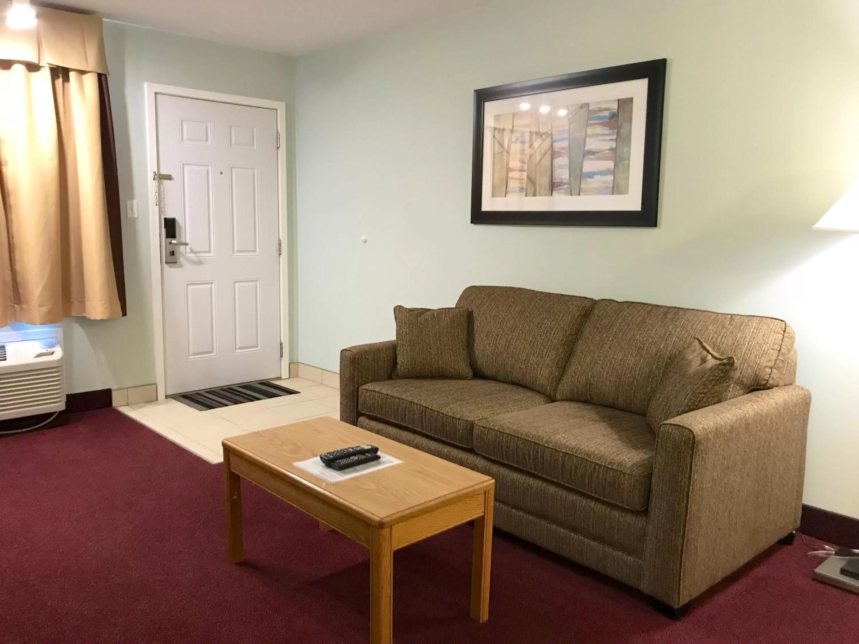 Living room in Super 8 by Wyndham Kindersley