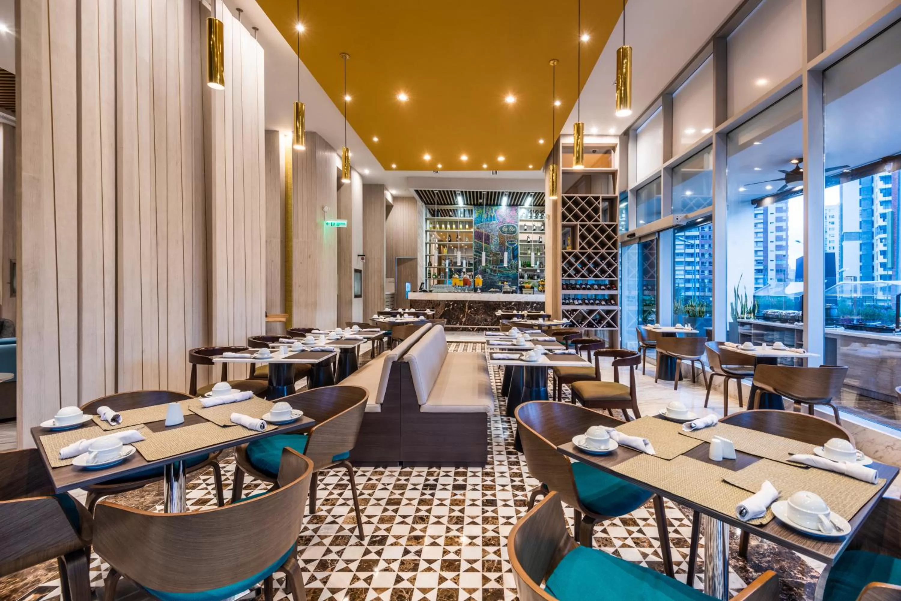 Restaurant/places to eat in Crowne Plaza Barranquilla by IHG