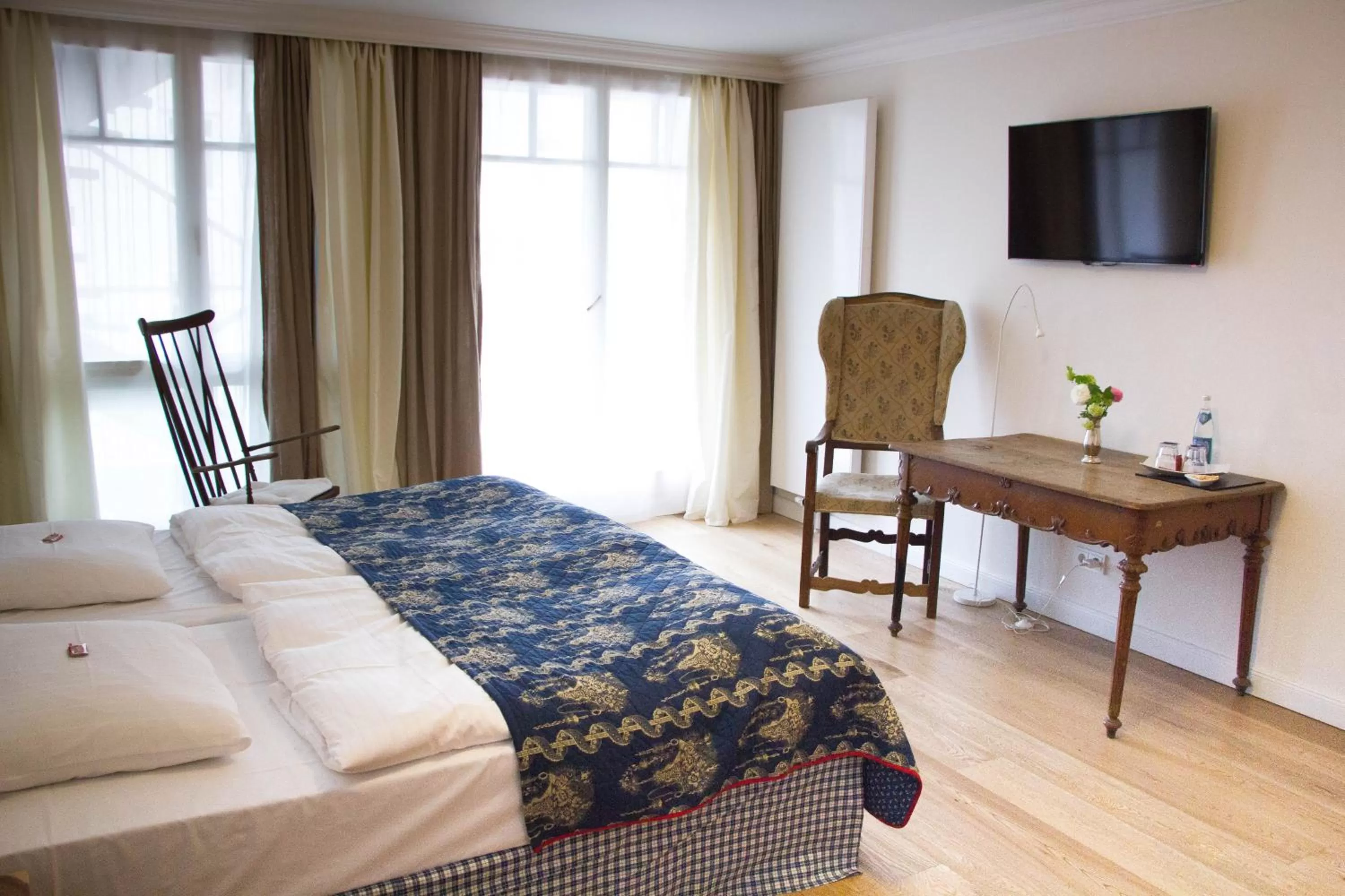 Photo of the whole room, Bed in das HOTEL in München