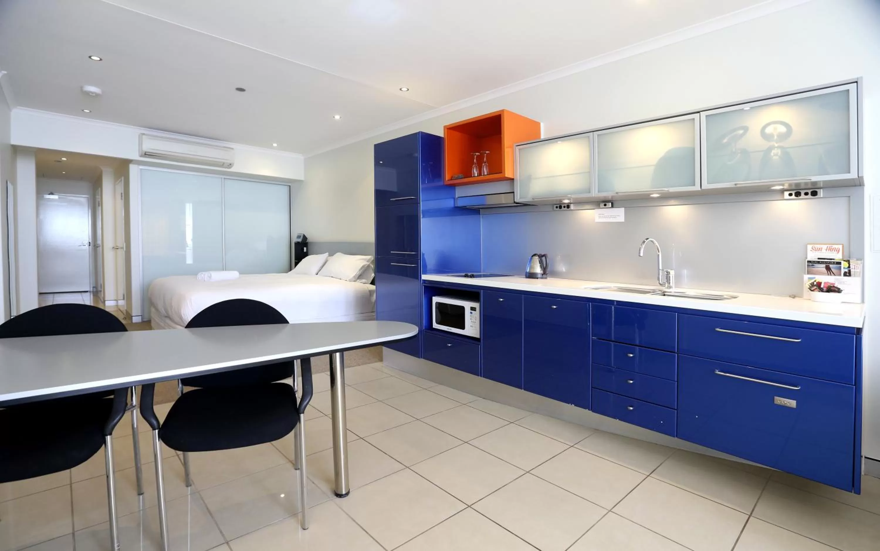 Kitchen or kitchenette in Sandcastle Apartments