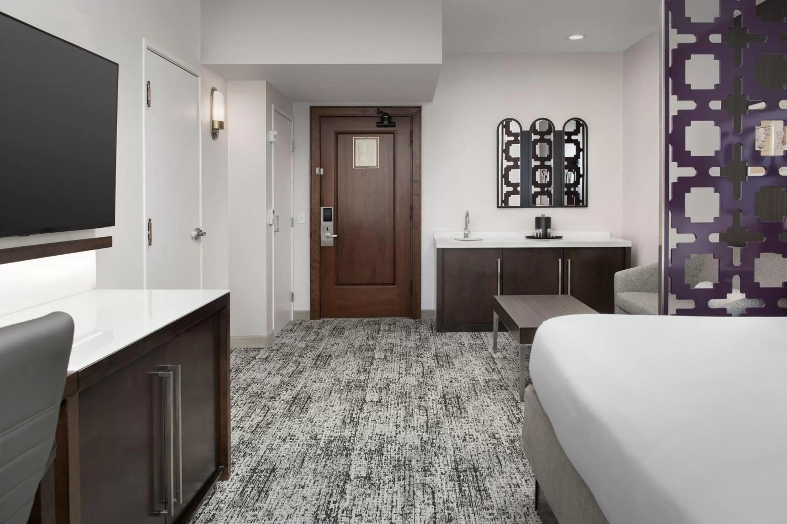 Photo of the whole room, Bed in Courtyard by Marriott San Diego Downtown