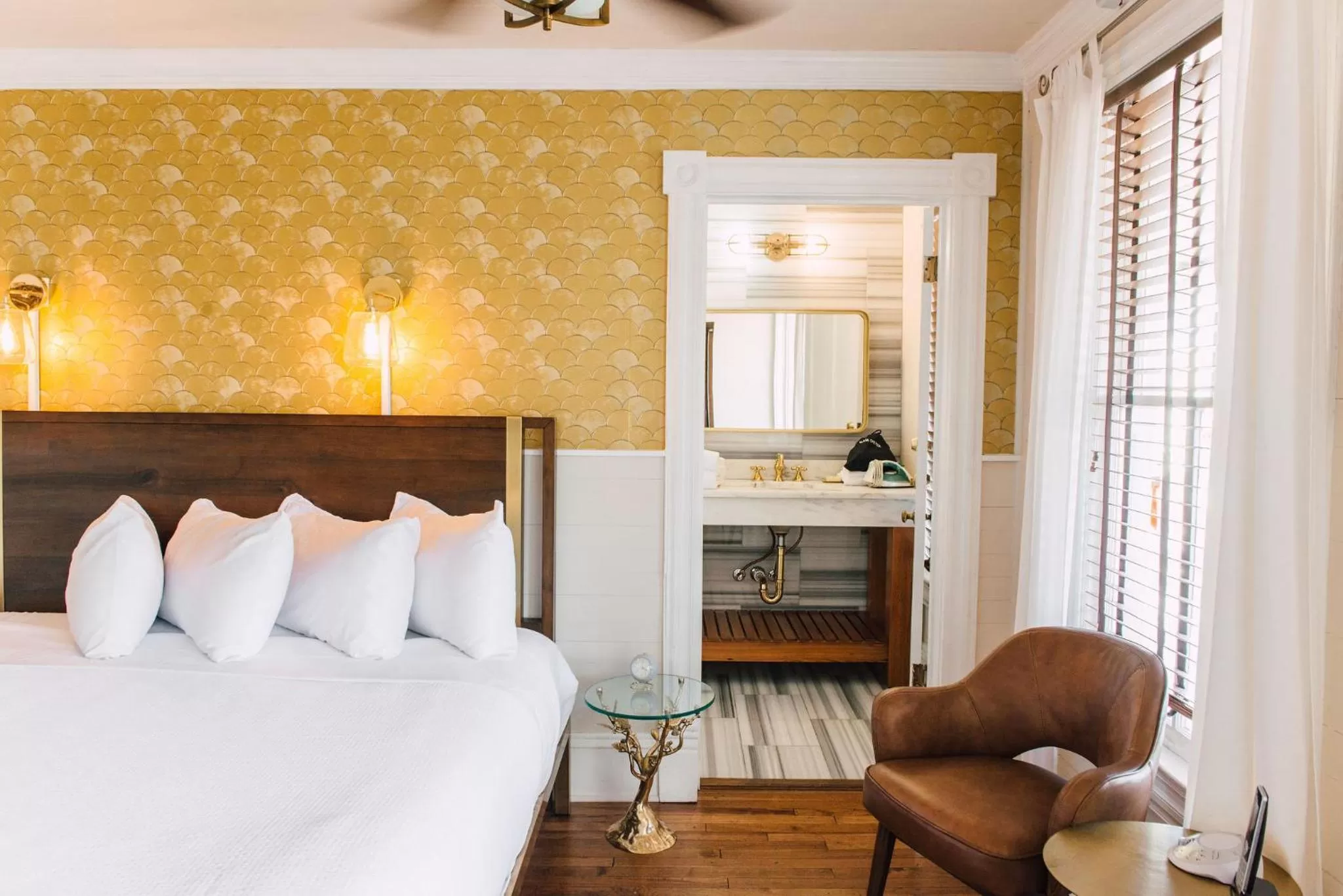 Bathroom, Bed in The Gibson Inn