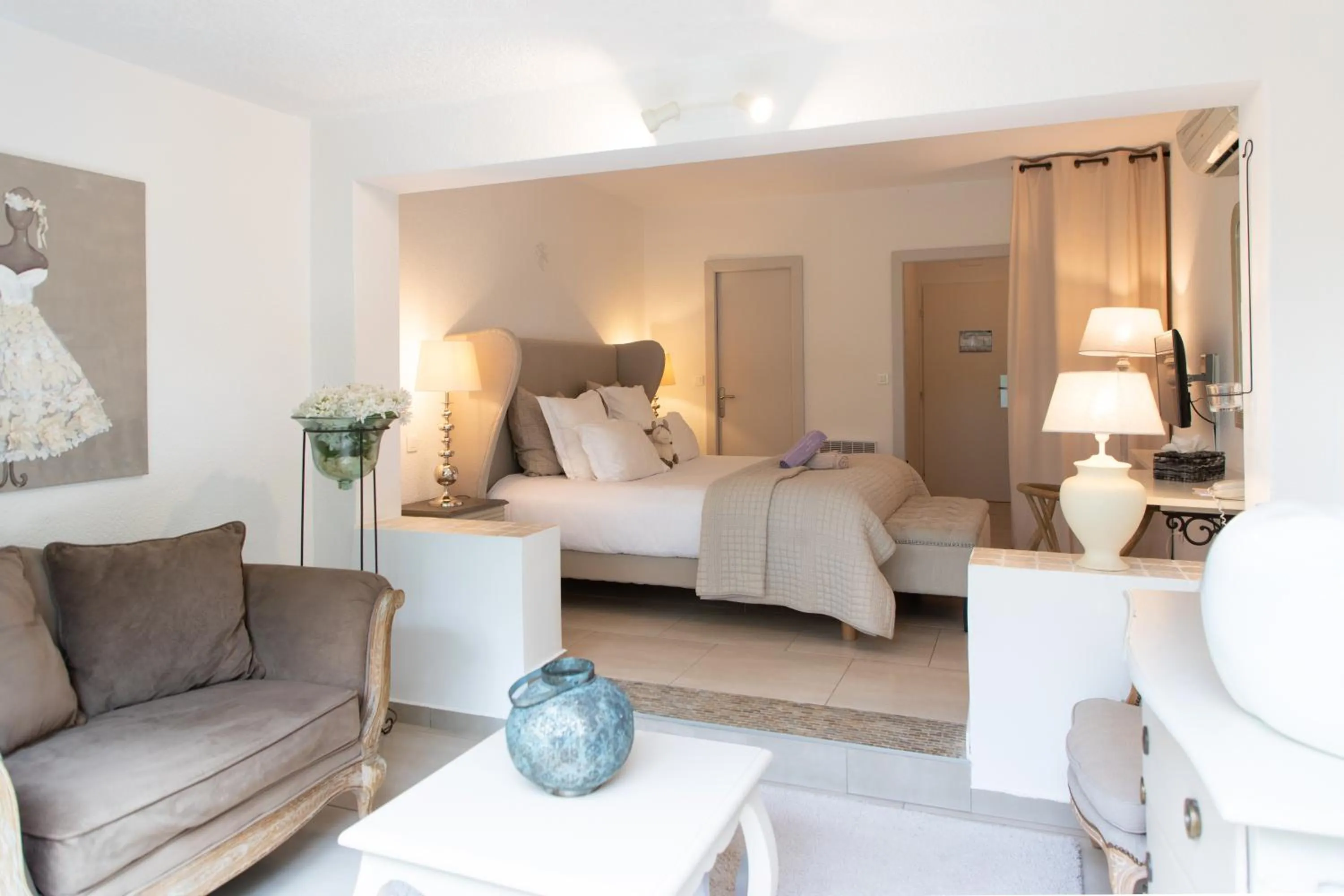 Photo of the whole room, Bed in Hôtel Font Mourier