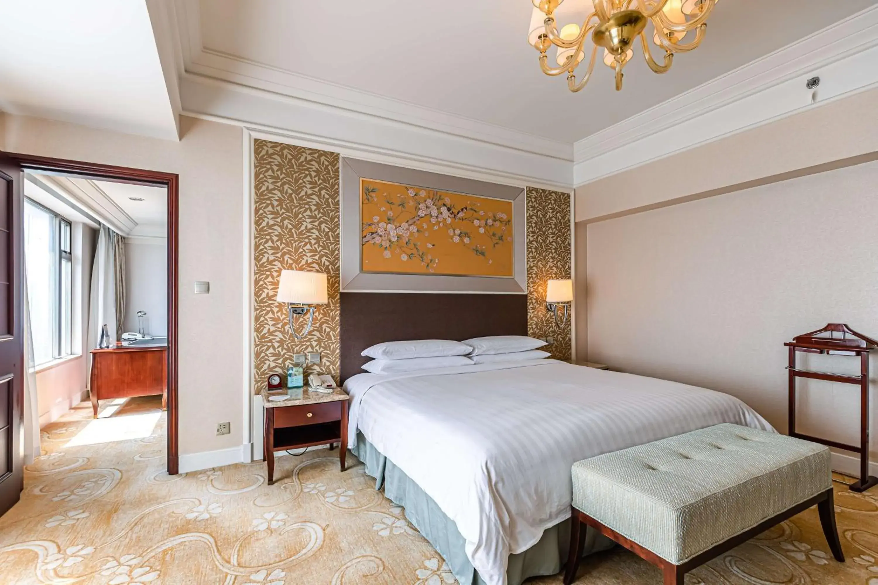 Executive Suite with Club Benefits in Shangri-La Hotel, Wuhan Executive Suite with Club Benefits in Shangri-La Hotel, Wuhan