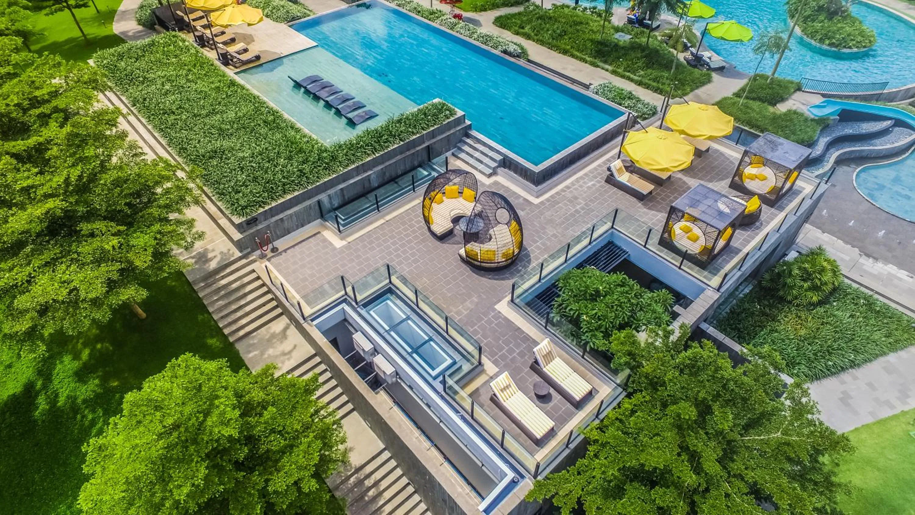 Swimming pool in Royal Tulip Gunung Geulis Resort and Golf