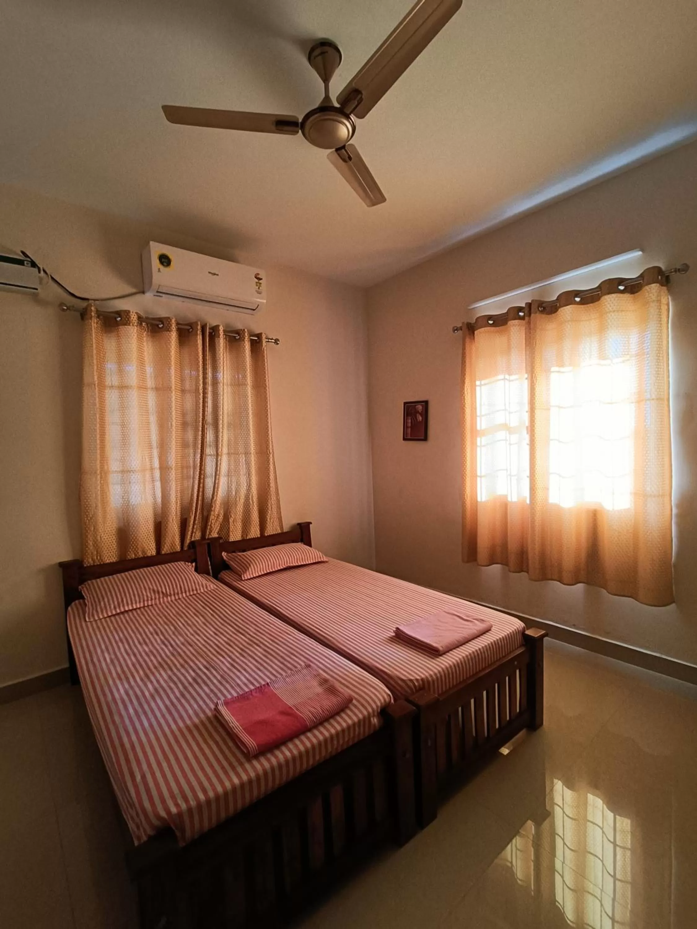 Bedroom, Bed in Shantham Service Apartments, Kinathukadavu, Coimbatore