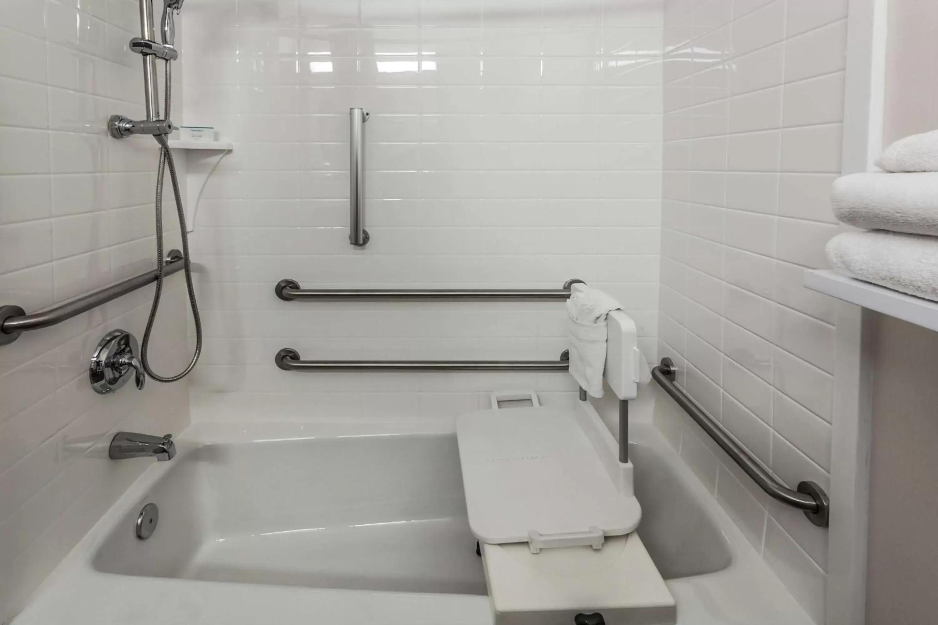 Double Room with Bath Tub - Mobility Access/Non-Smoking in Hampton Inn Colorado Springs-Airport Double Room with Bath Tub - Mobility Access/Non-Smoking in Hampton Inn Colorado Springs-Airport