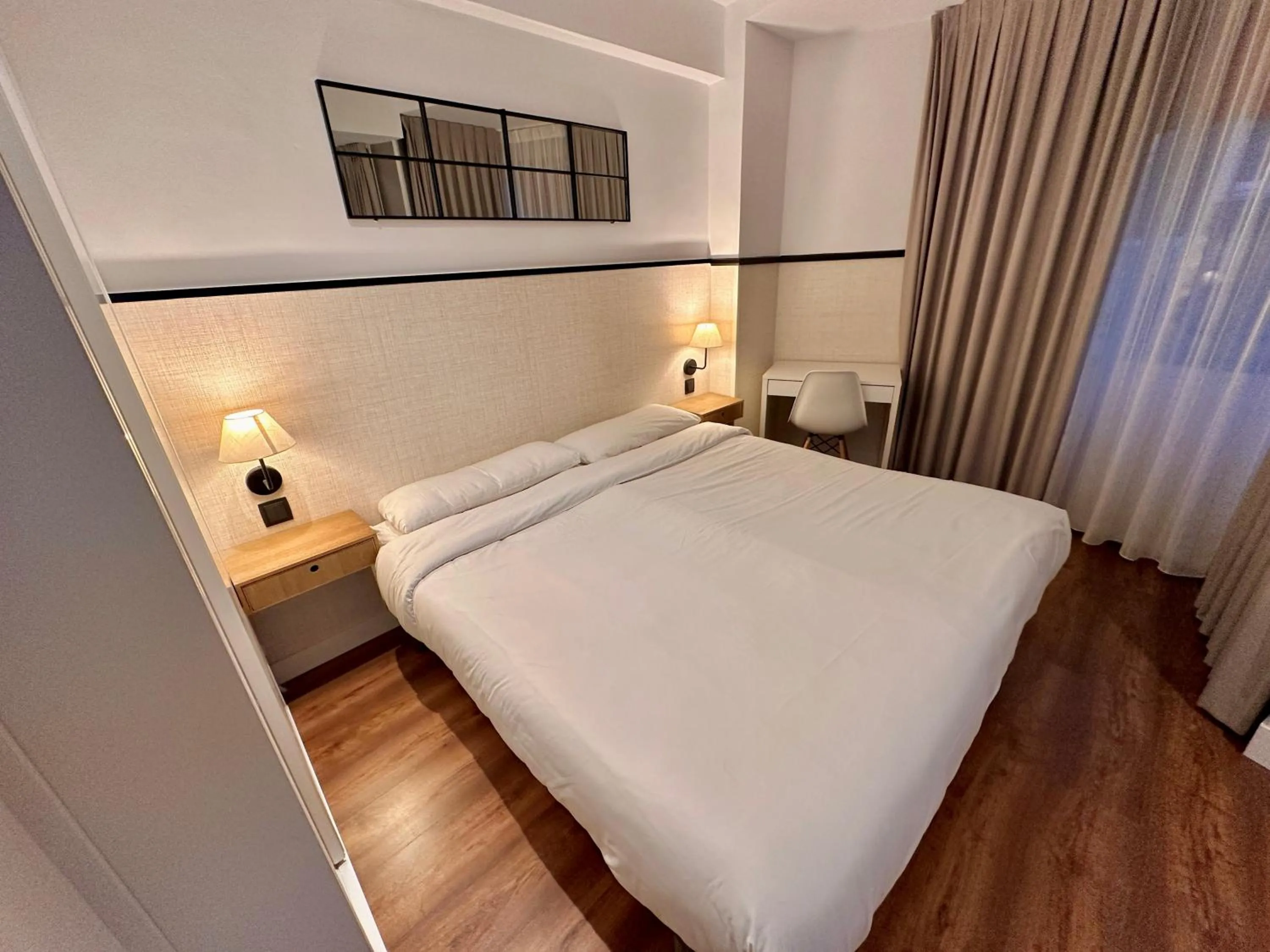 Bed in Far Home Gran Vía