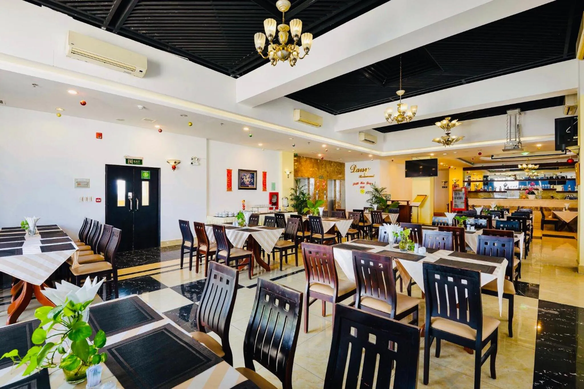 Restaurant/places to eat in Happy Life Hotel District 7 Gần SECC
