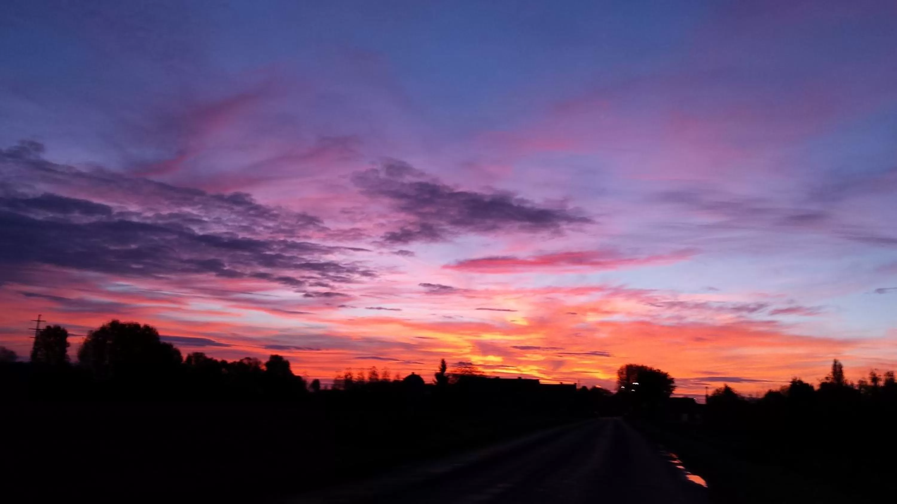 Summer, Sunrise/Sunset in Secret d'une Nuit a vicq prės de valenciennes,onnaing,saint saulve avec piscine , jaccuzi